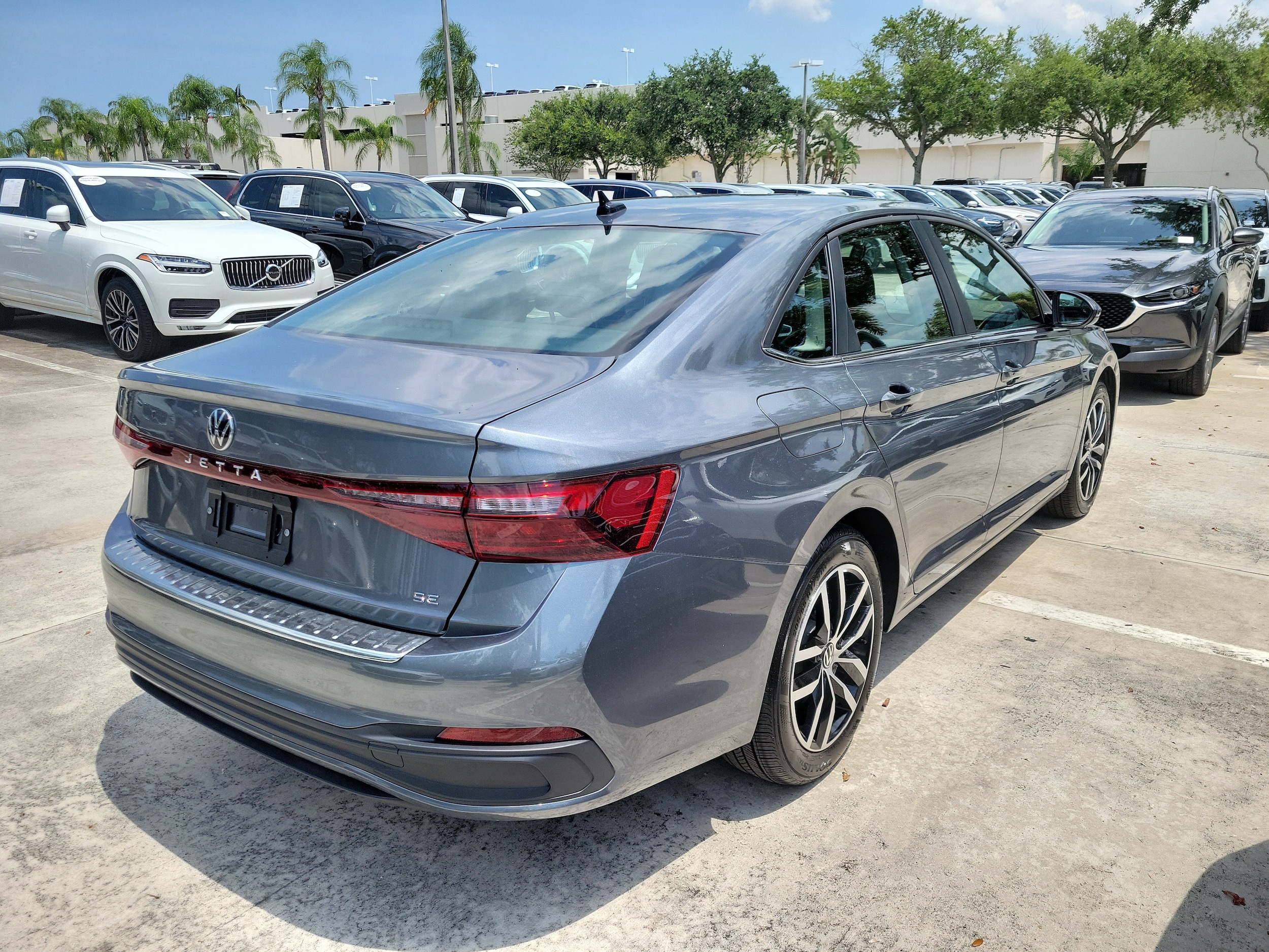 2025 Volkswagen Jetta SE - Photo 9