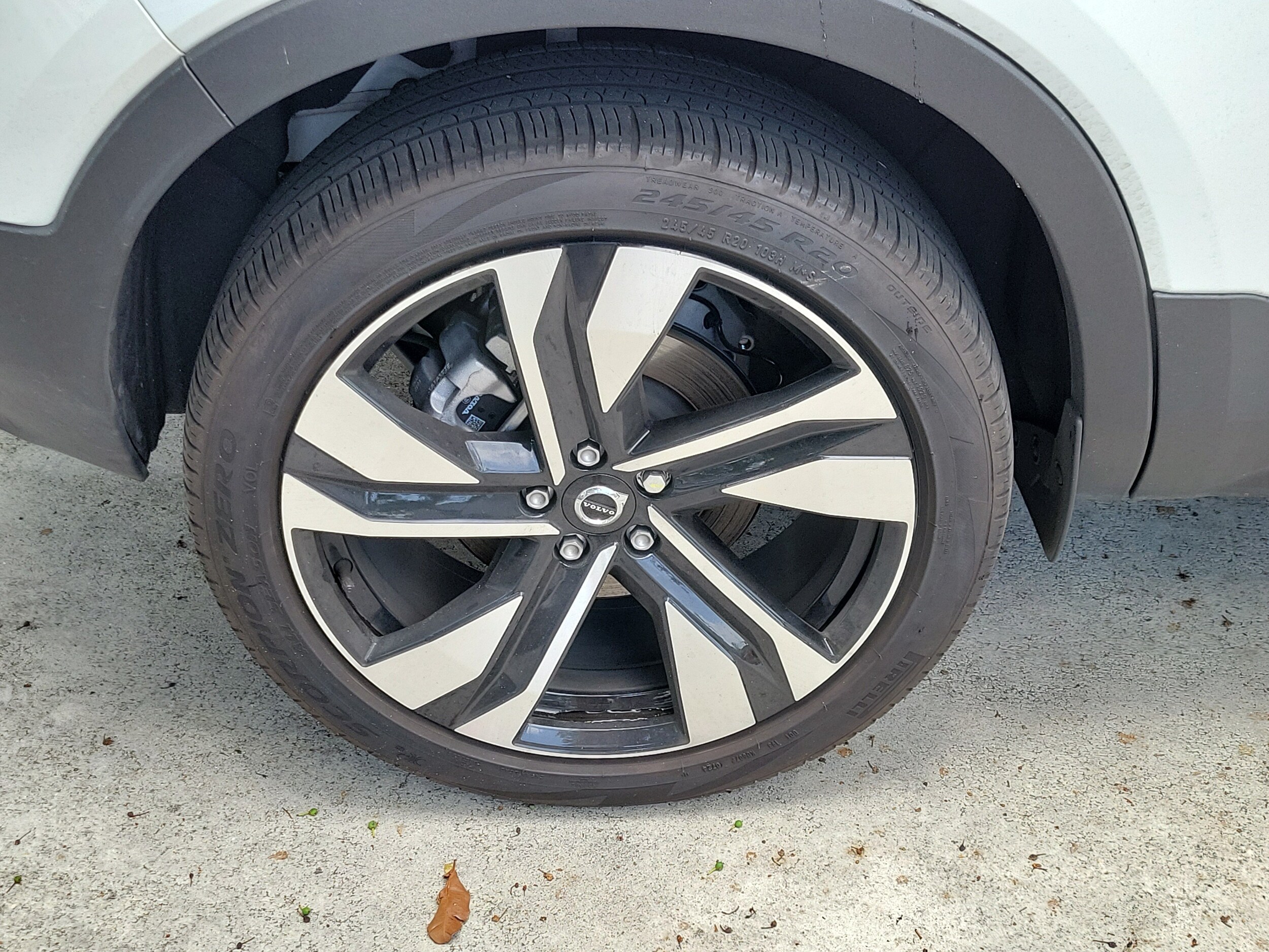 2024 Volvo XC40 Plus - Photo 9