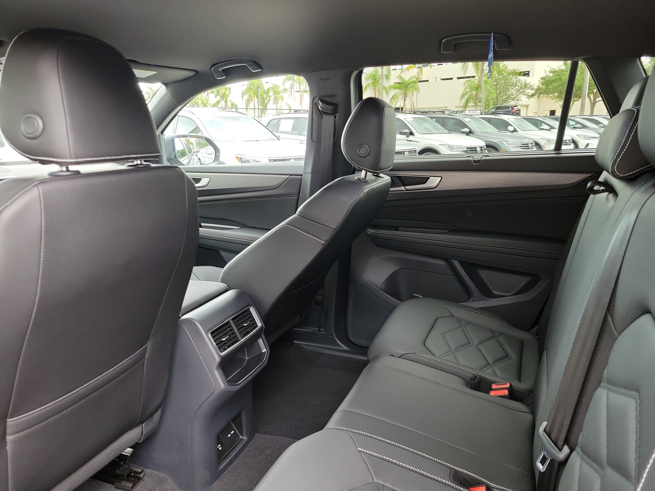 2025 Volkswagen Atlas Cross Sport SE w/Tech - Photo 13