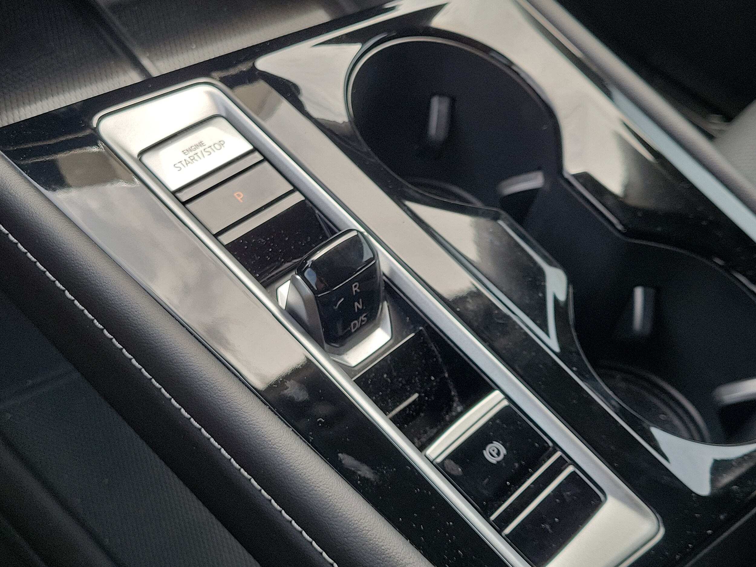 2024 Volkswagen Atlas SE w/Tech - Photo 27