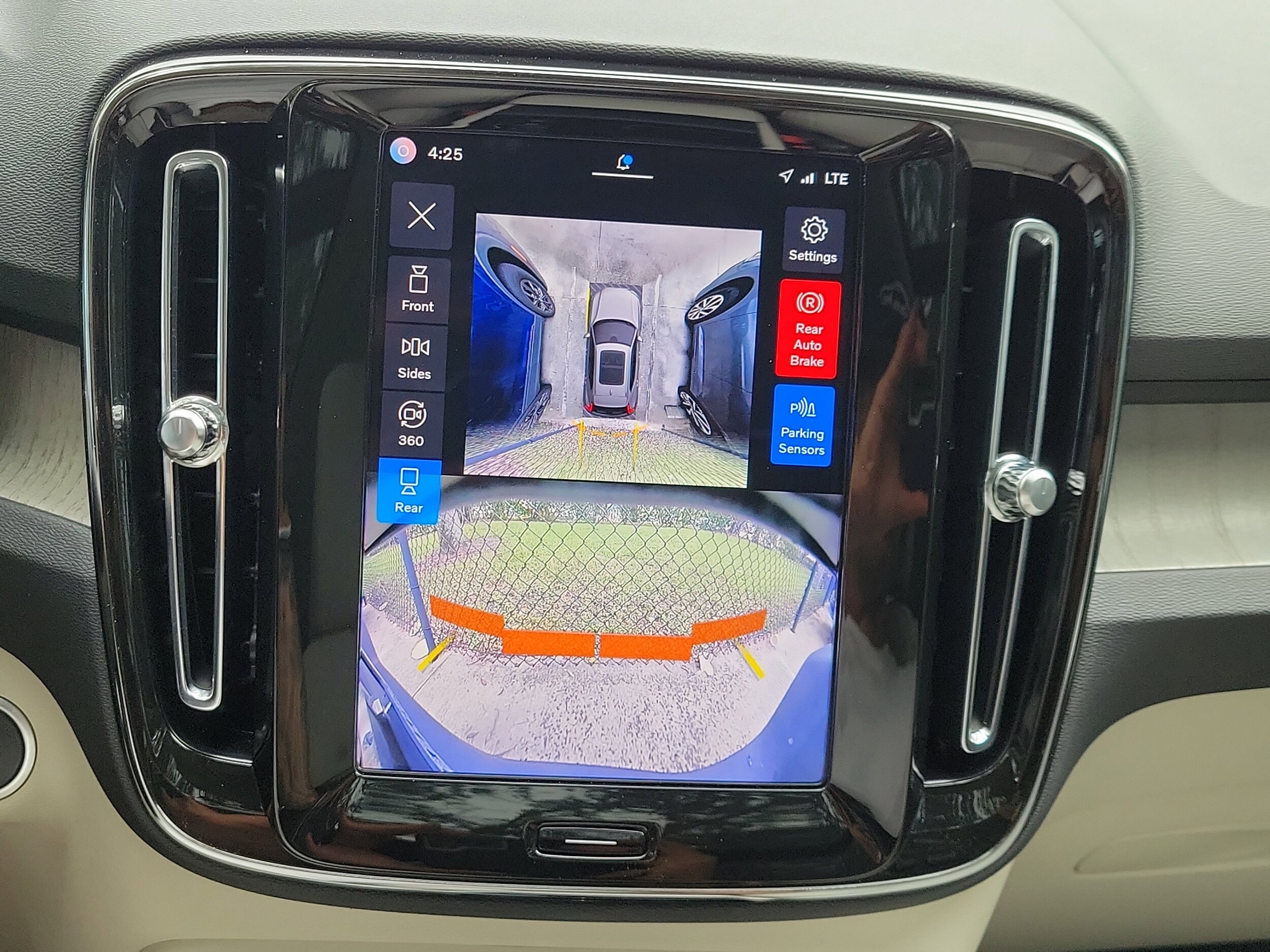 2024 Volvo XC40 Plus - Photo 29