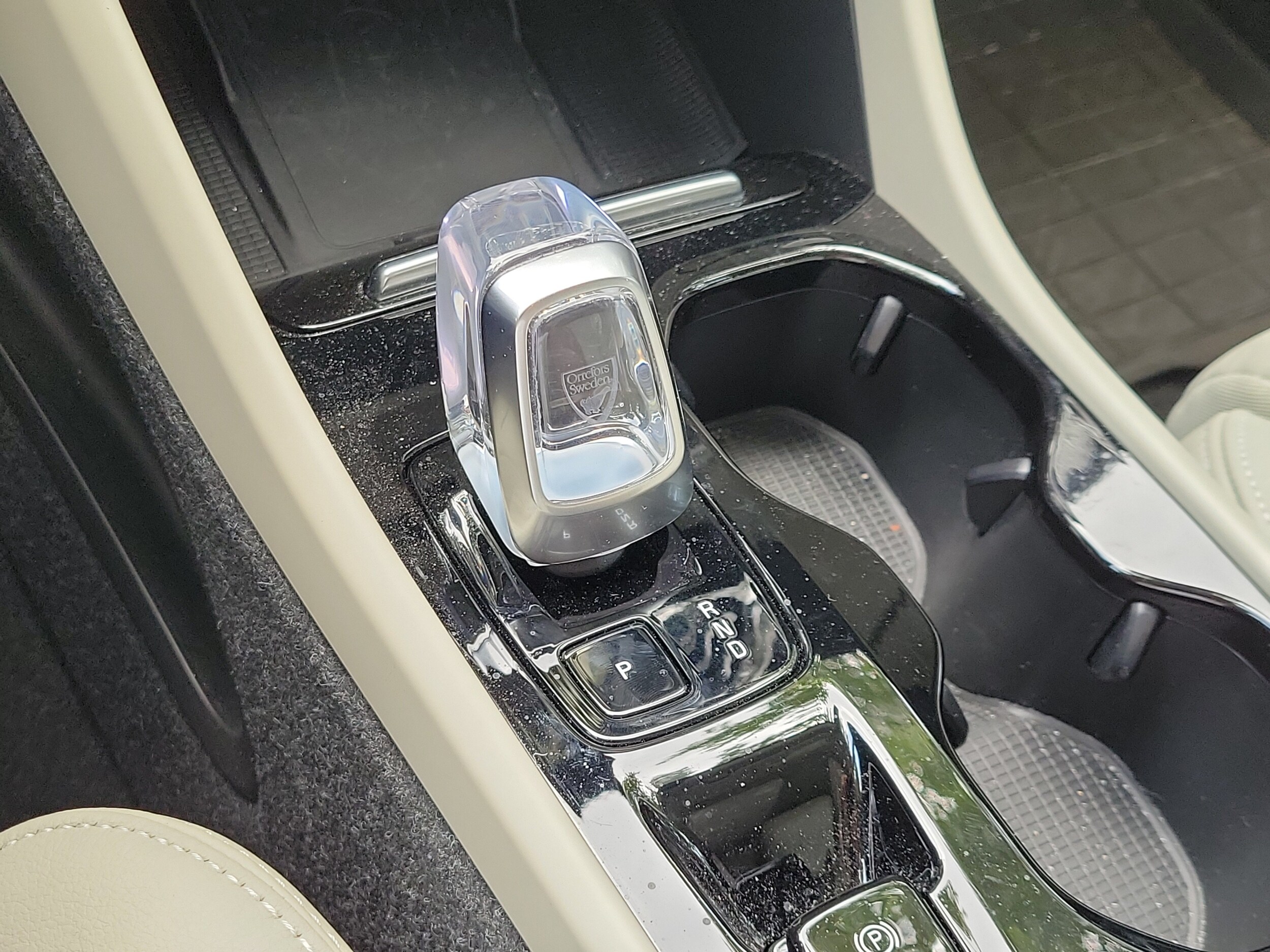 2024 Volvo XC40 Plus - Photo 25