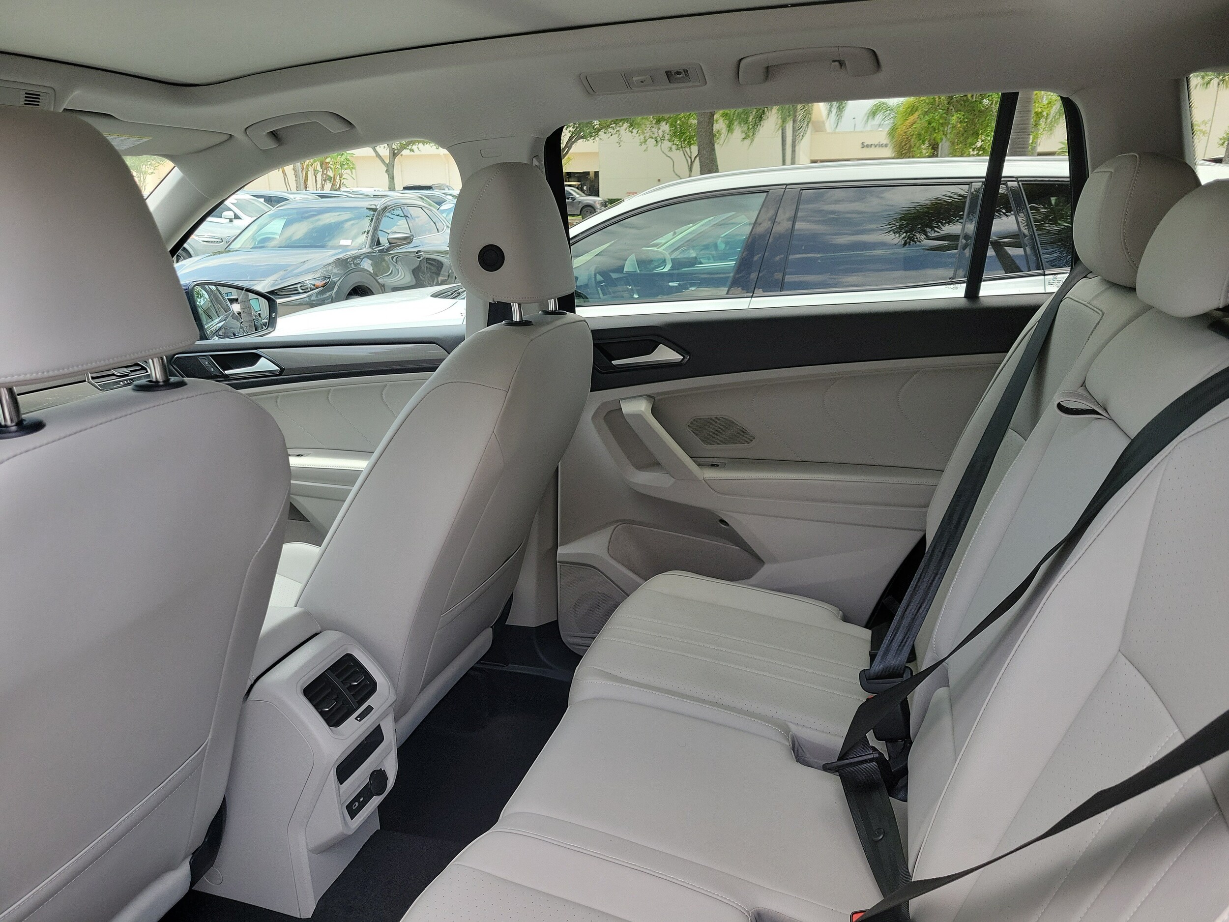 2024 Volkswagen Tiguan SE - Photo 11