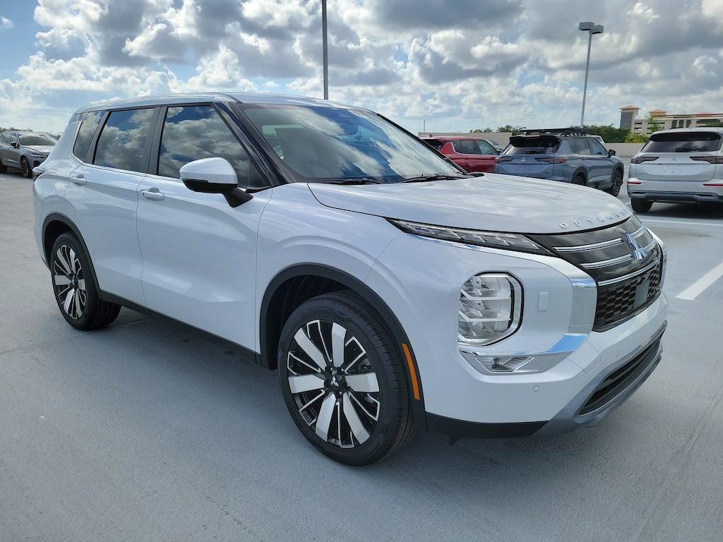 New 2026 Mitsubishi Outlander SE SUV