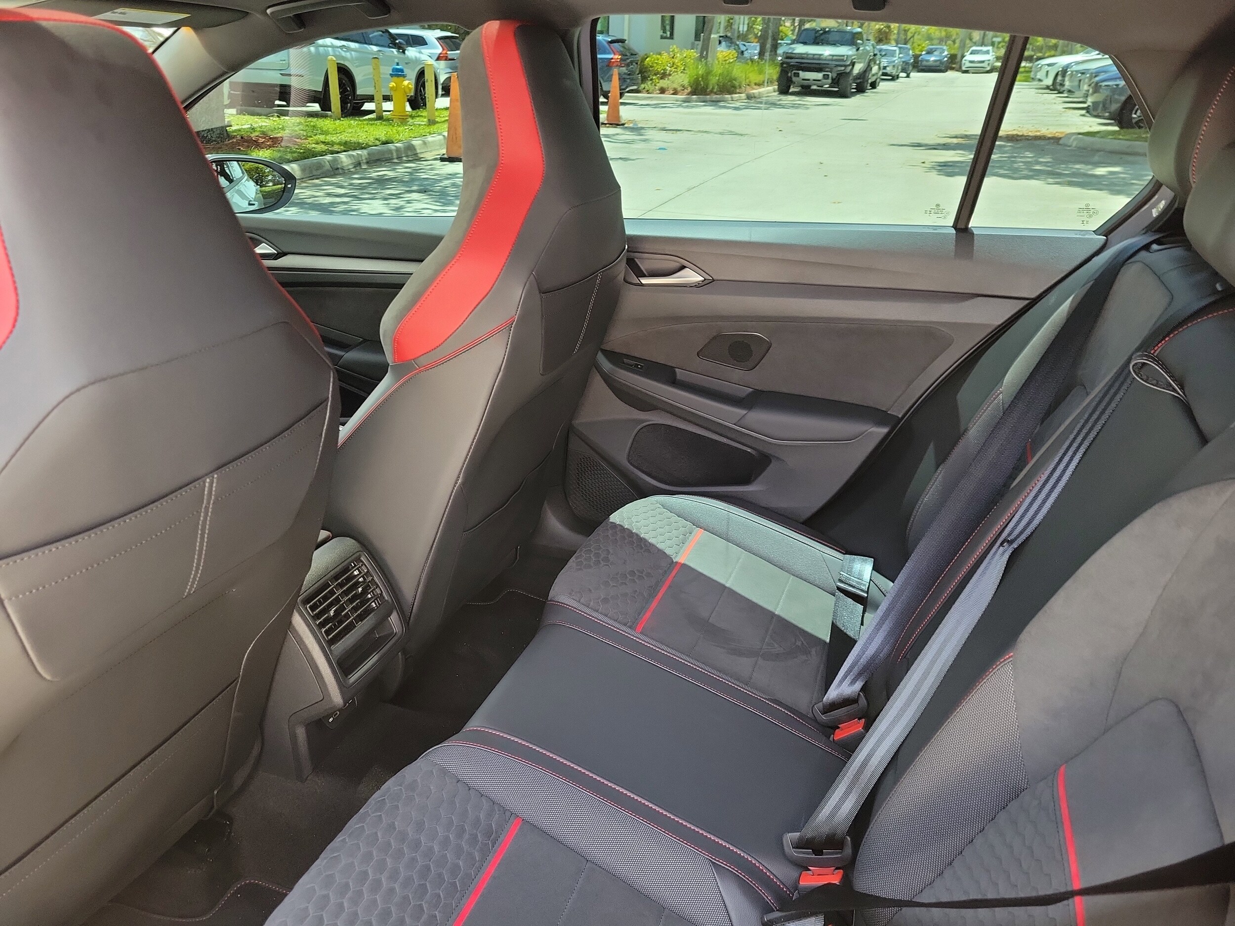 2026 Volkswagen Golf GTI SE - Photo 14