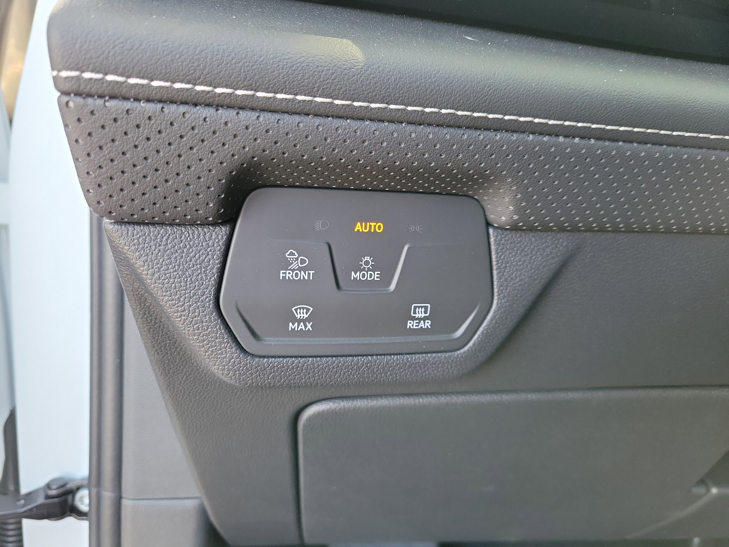 2026 Volkswagen Atlas SE - Photo 18