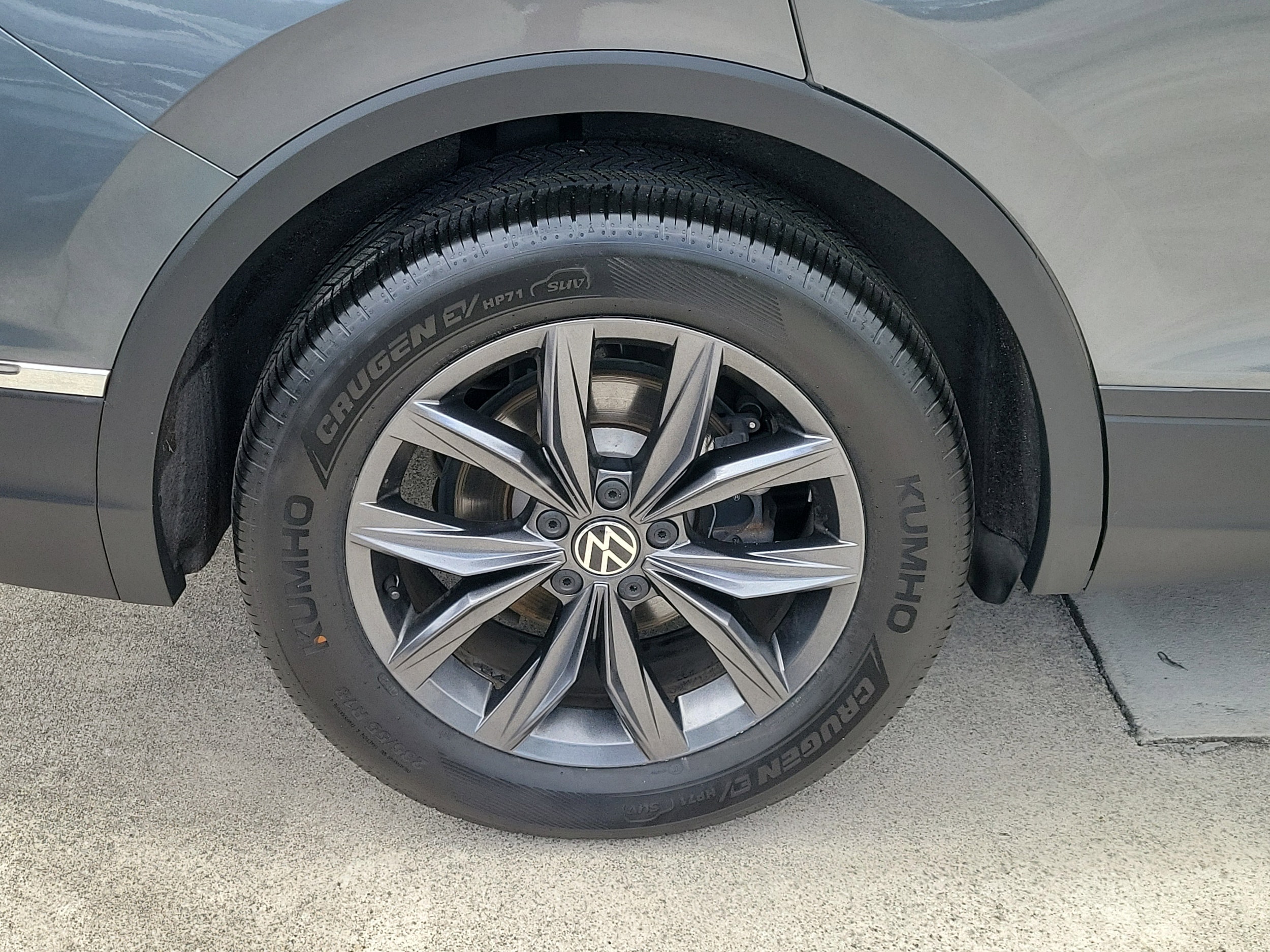2023 Volkswagen Tiguan SE - Photo 12