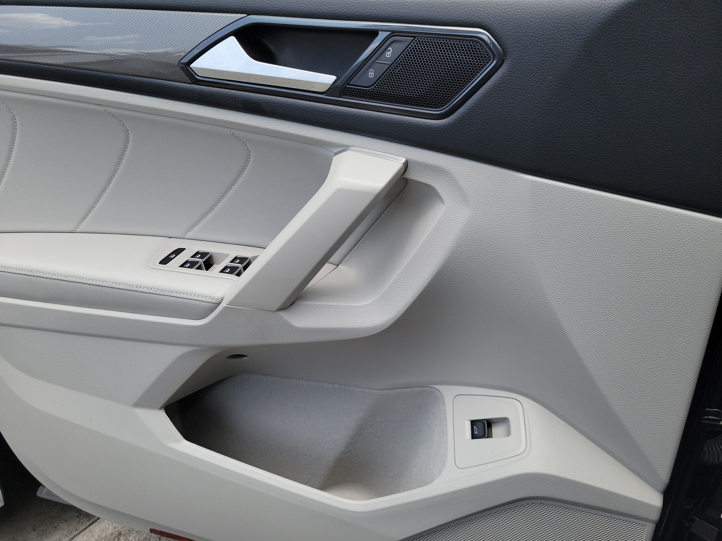 2024 Volkswagen Tiguan SE - Photo 16