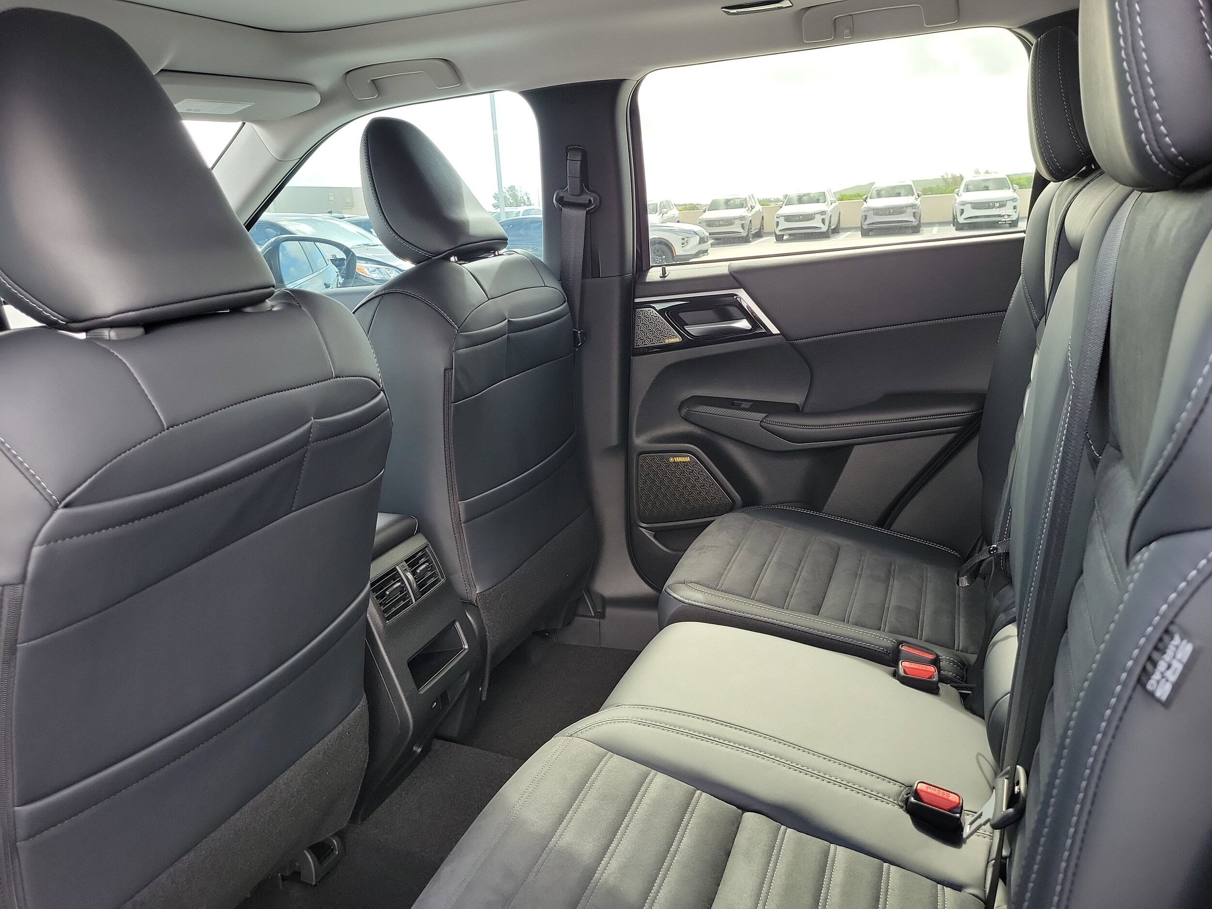 2025 Mitsubishi Outlander SE - Photo 10