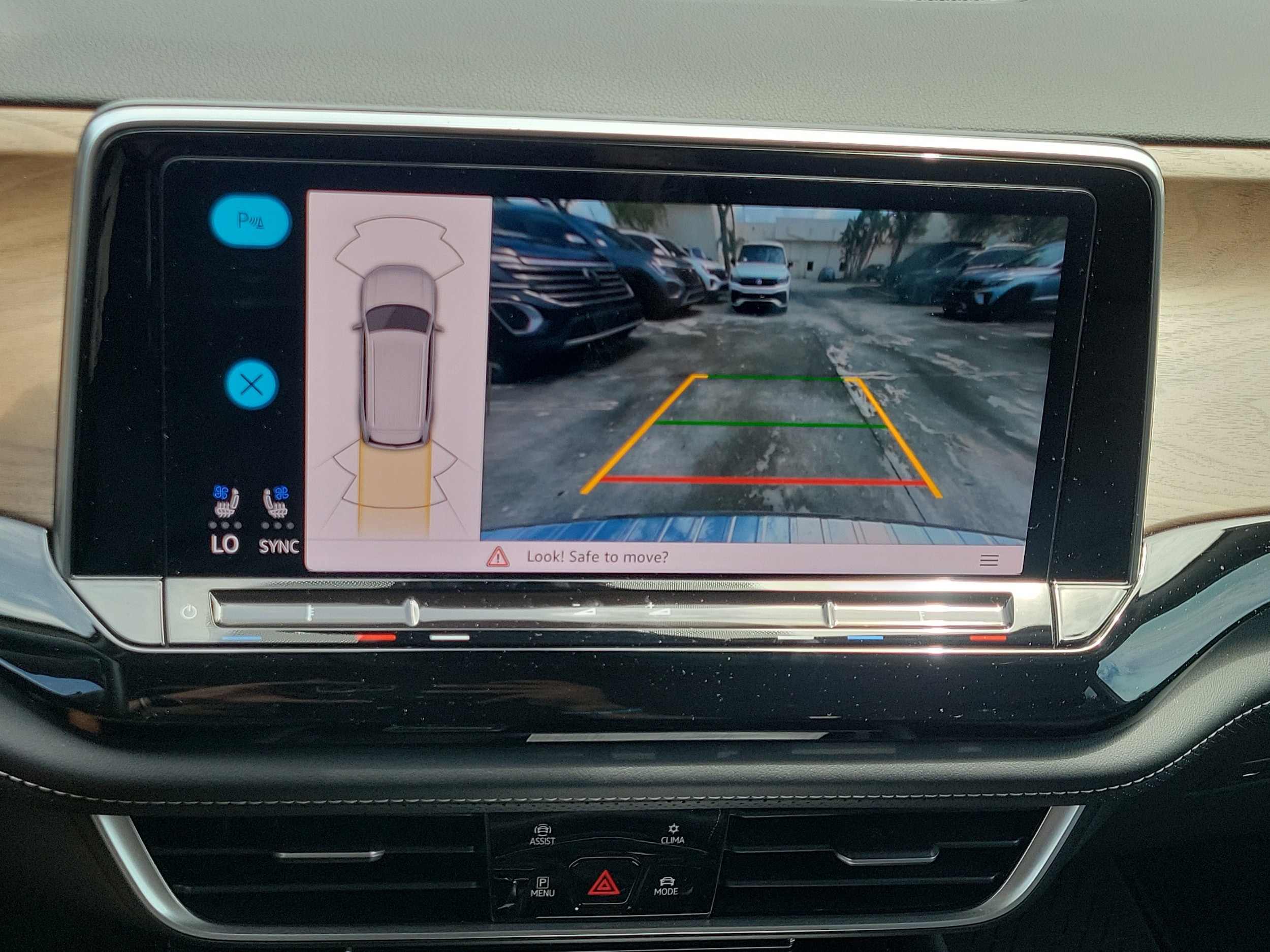 2024 Volkswagen Atlas SE w/Tech - Photo 26