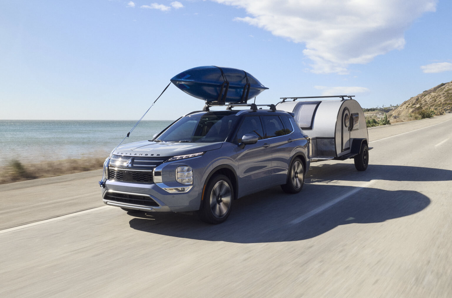 2024 Mitsubishi Outlander vs. Nissan Rogue Interior