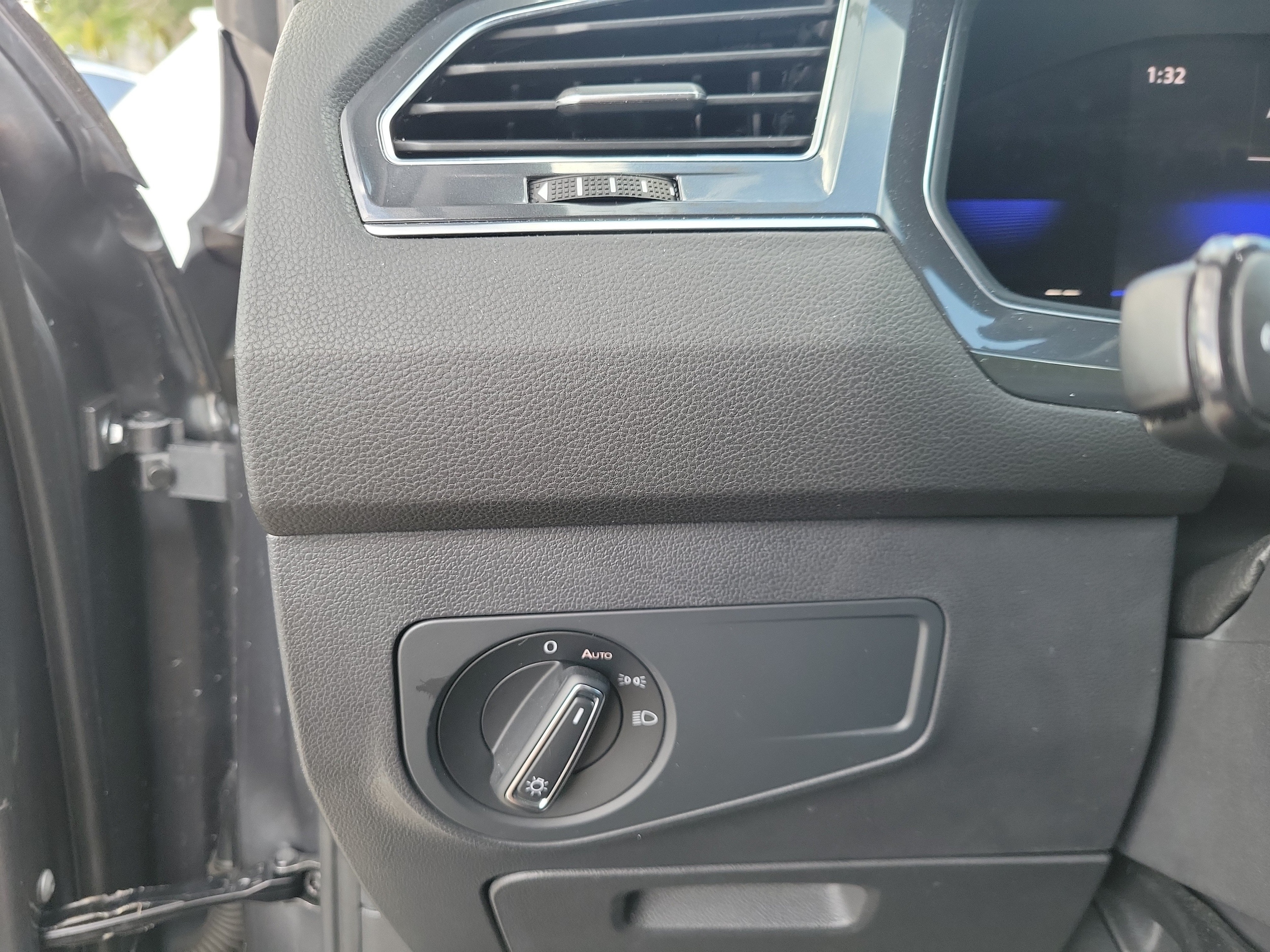 2023 Volkswagen Tiguan SE - Photo 19