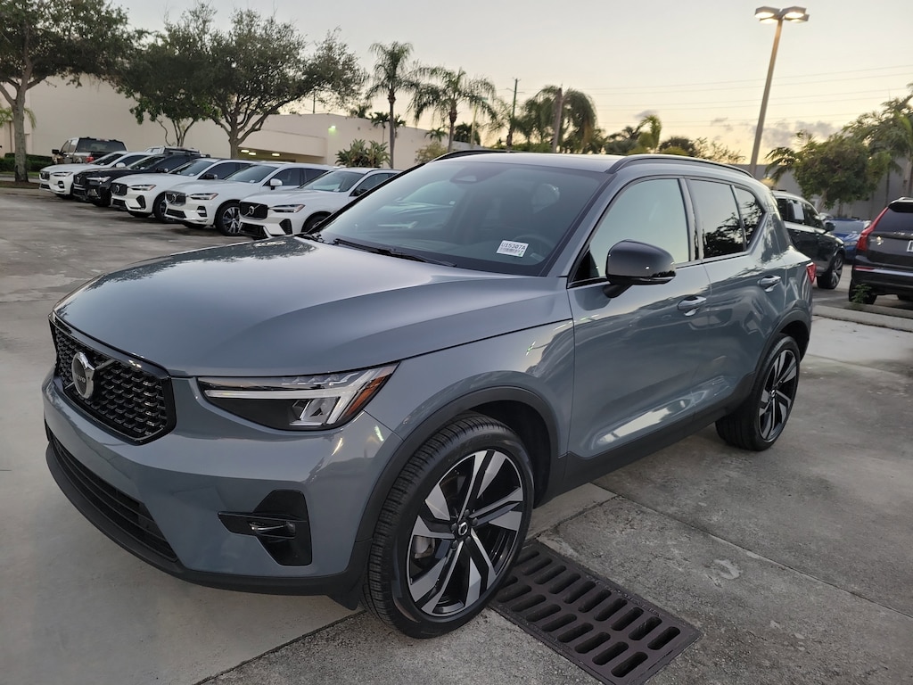 Used 2023 Volvo XC40 B5 AWD Plus Dark SUV