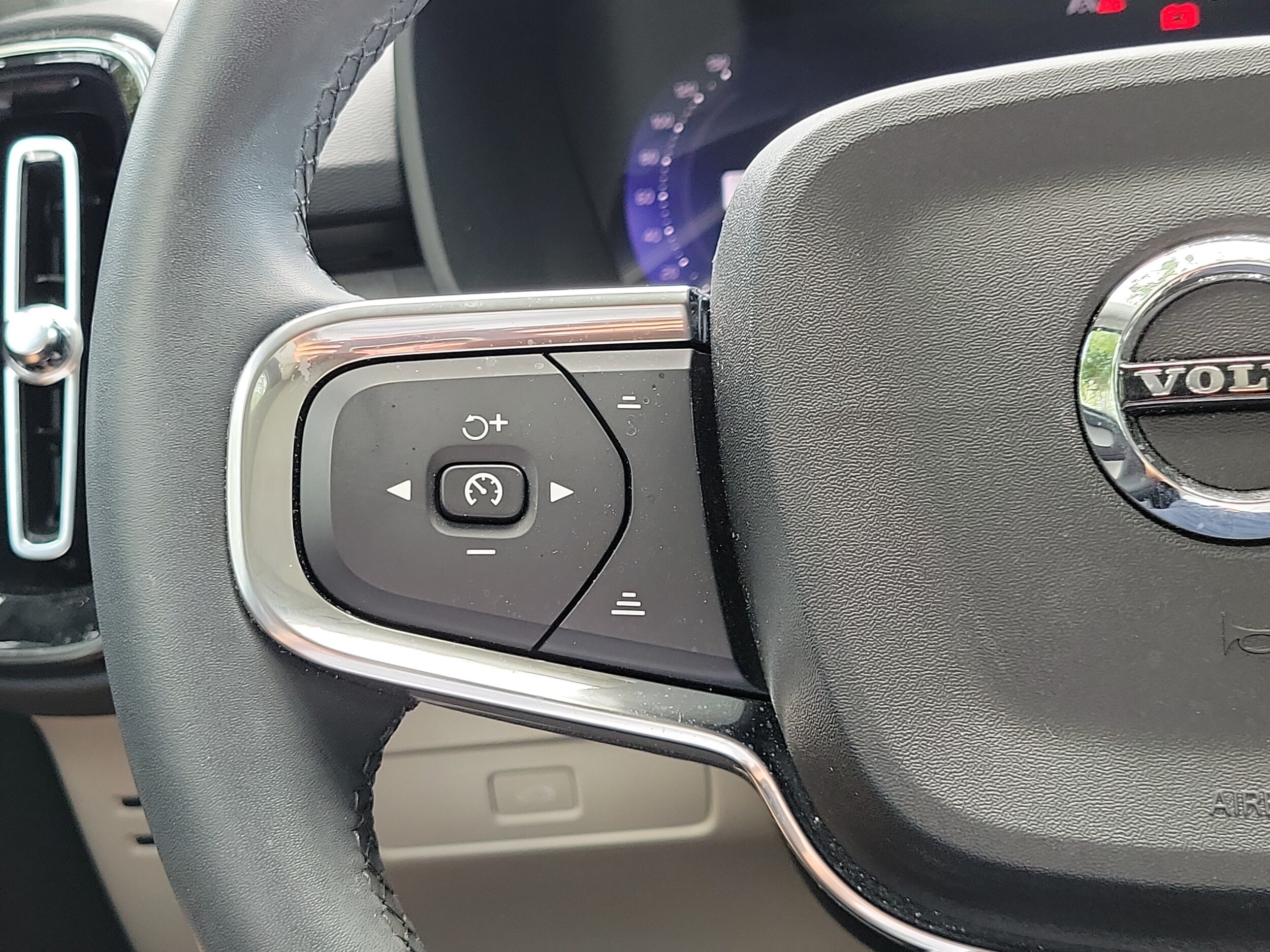 2024 Volvo XC40 Plus - Photo 20