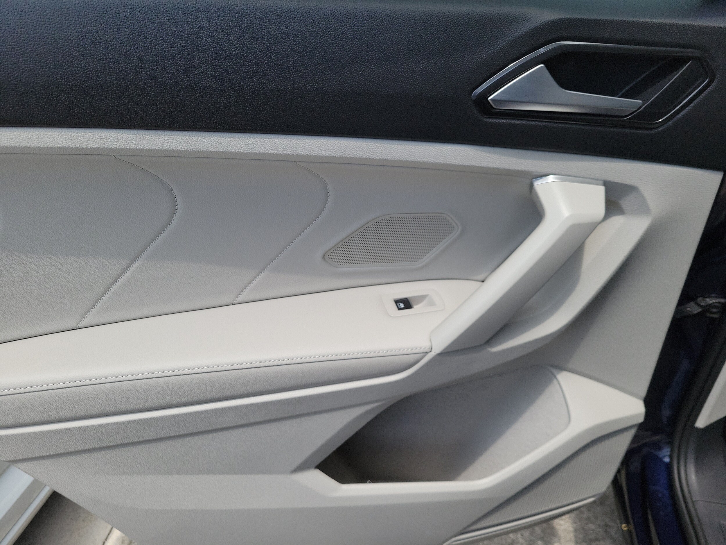 2024 Volkswagen Tiguan SE - Photo 14