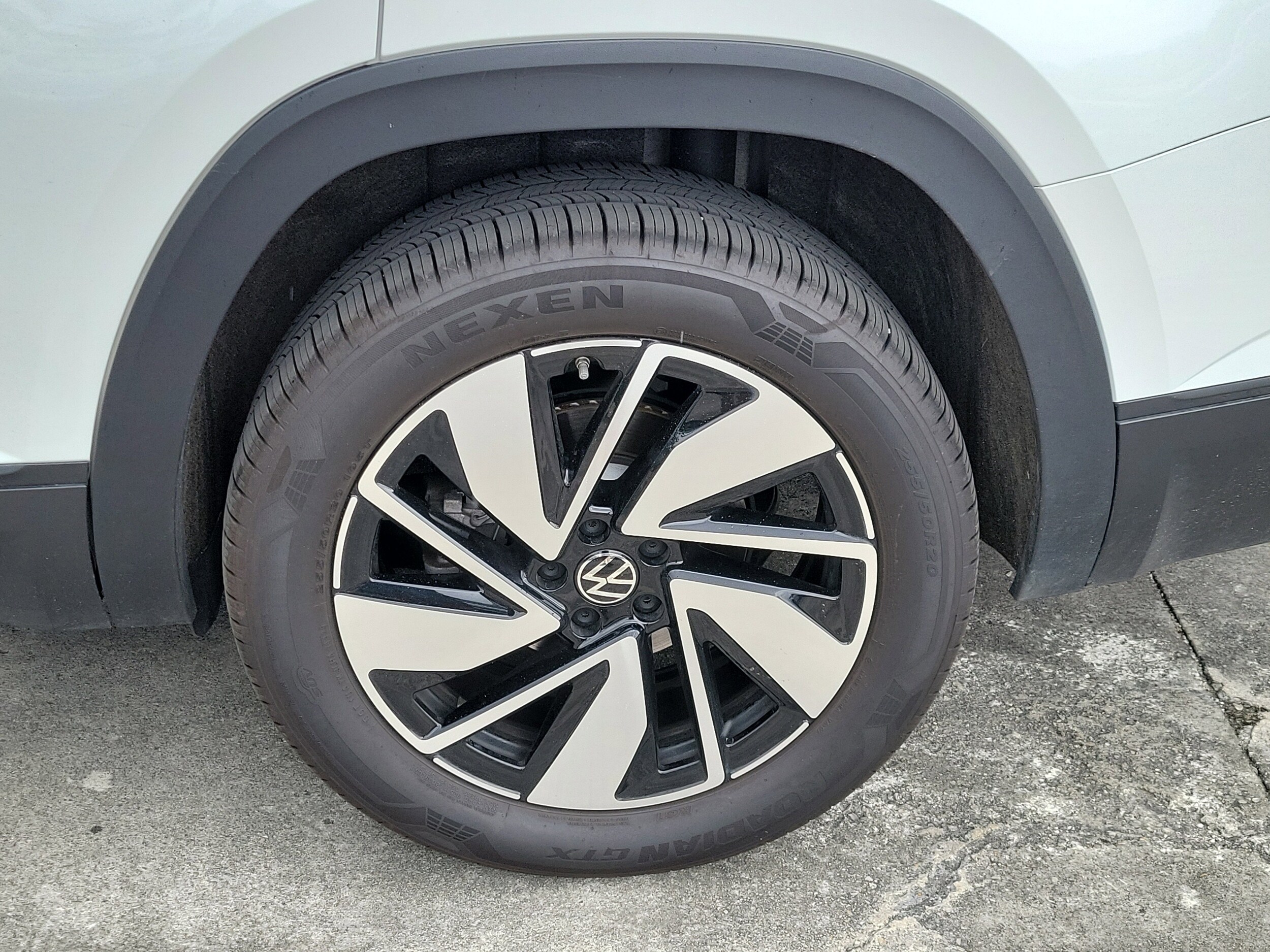 2026 Volkswagen Atlas SE w/Tech - Photo 9