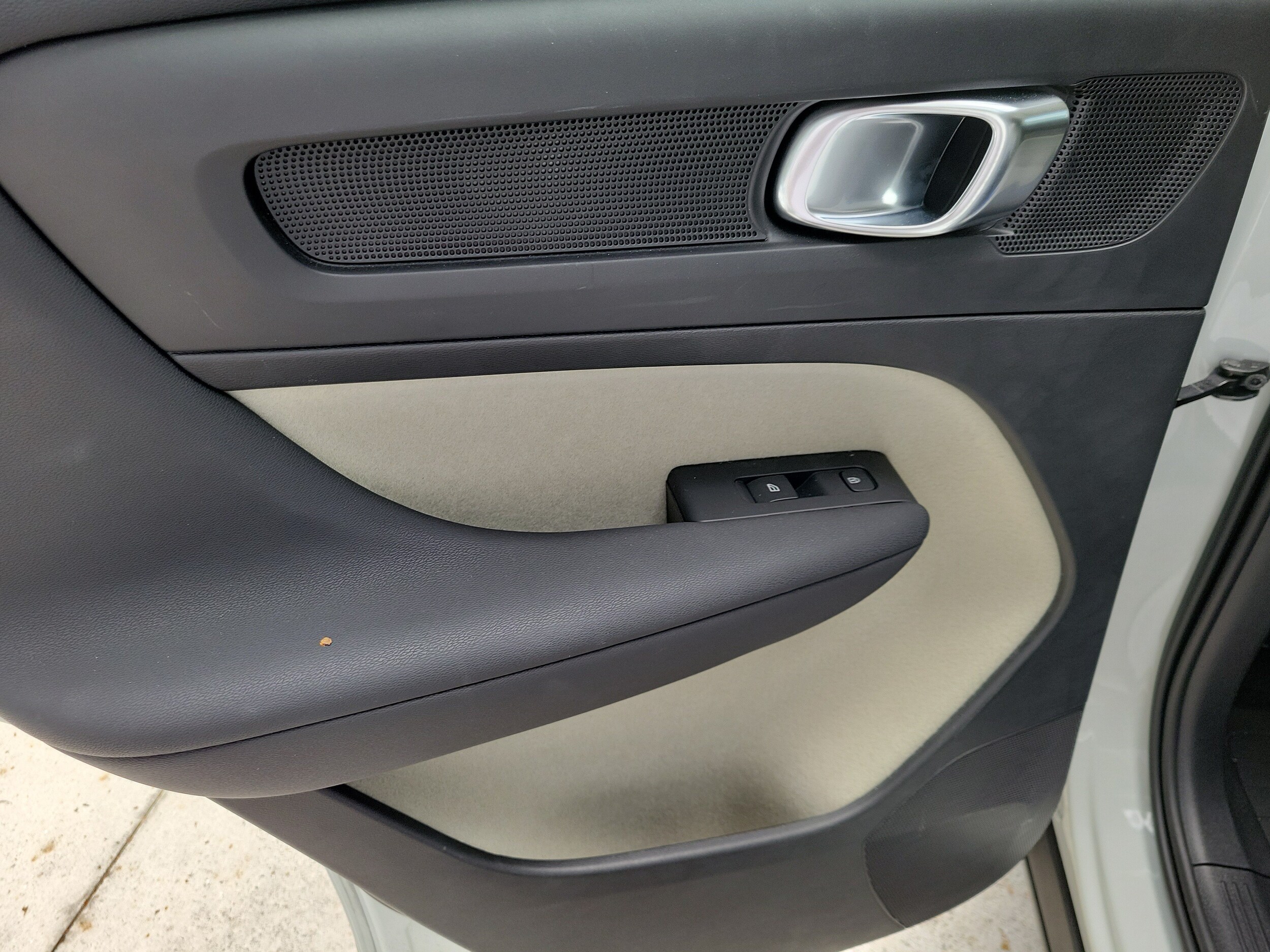 2024 Volvo XC40 Plus - Photo 13