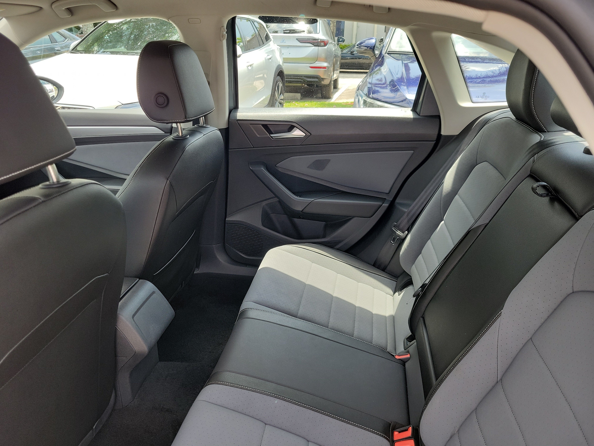 2025 Volkswagen Jetta SE - Photo 14