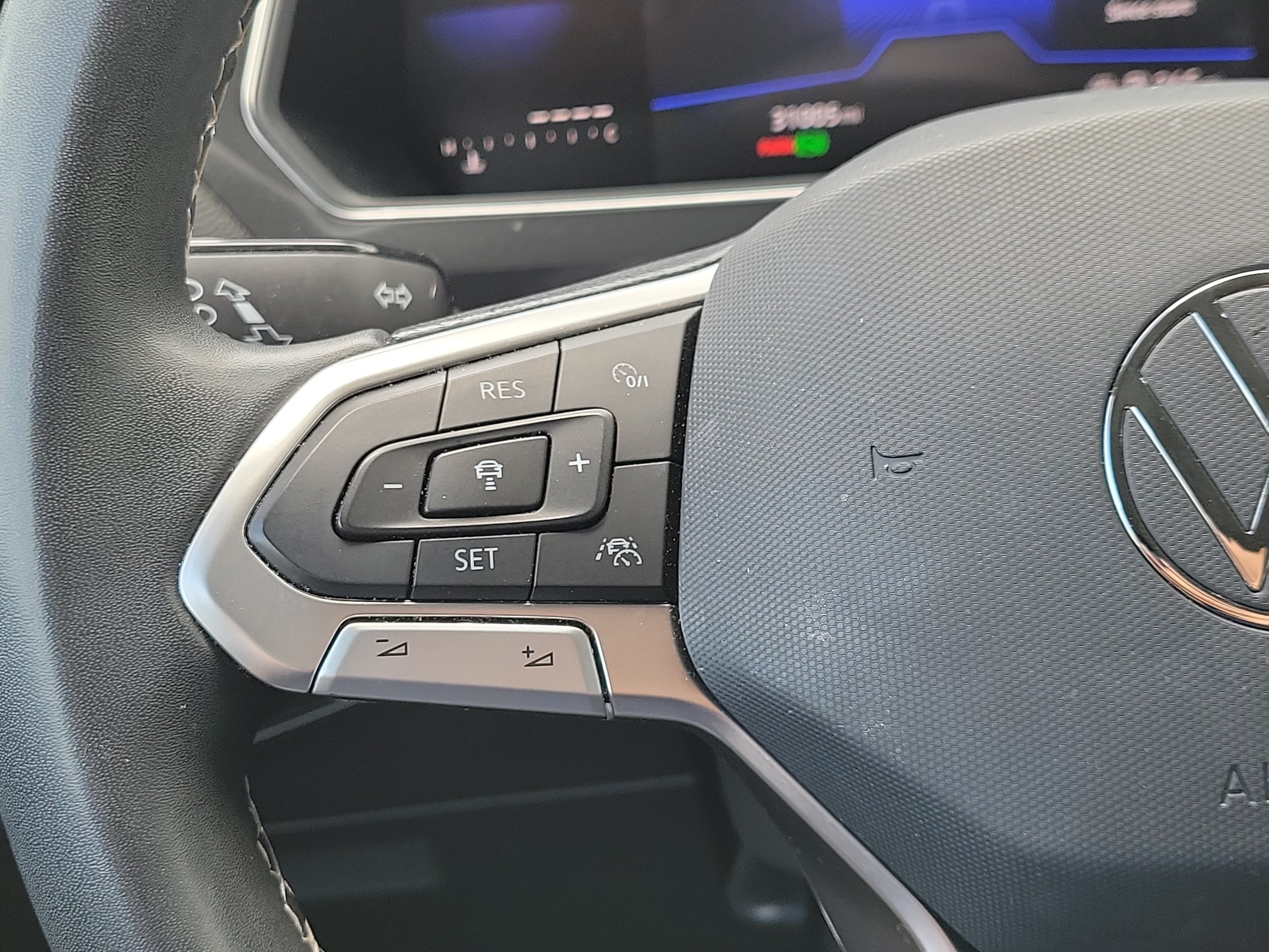 2023 Volkswagen Tiguan SE - Photo 22