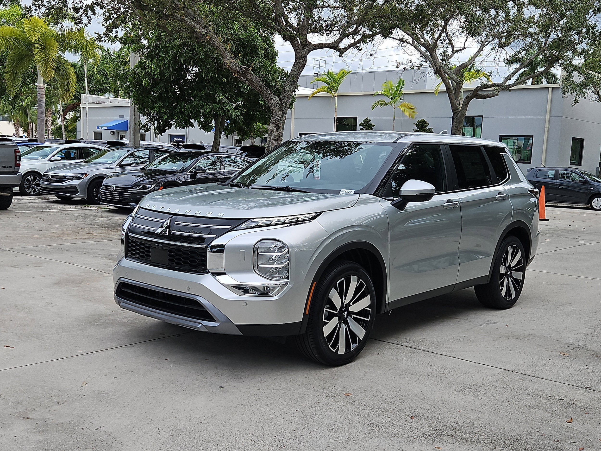 2025 Mitsubishi Outlander SE
