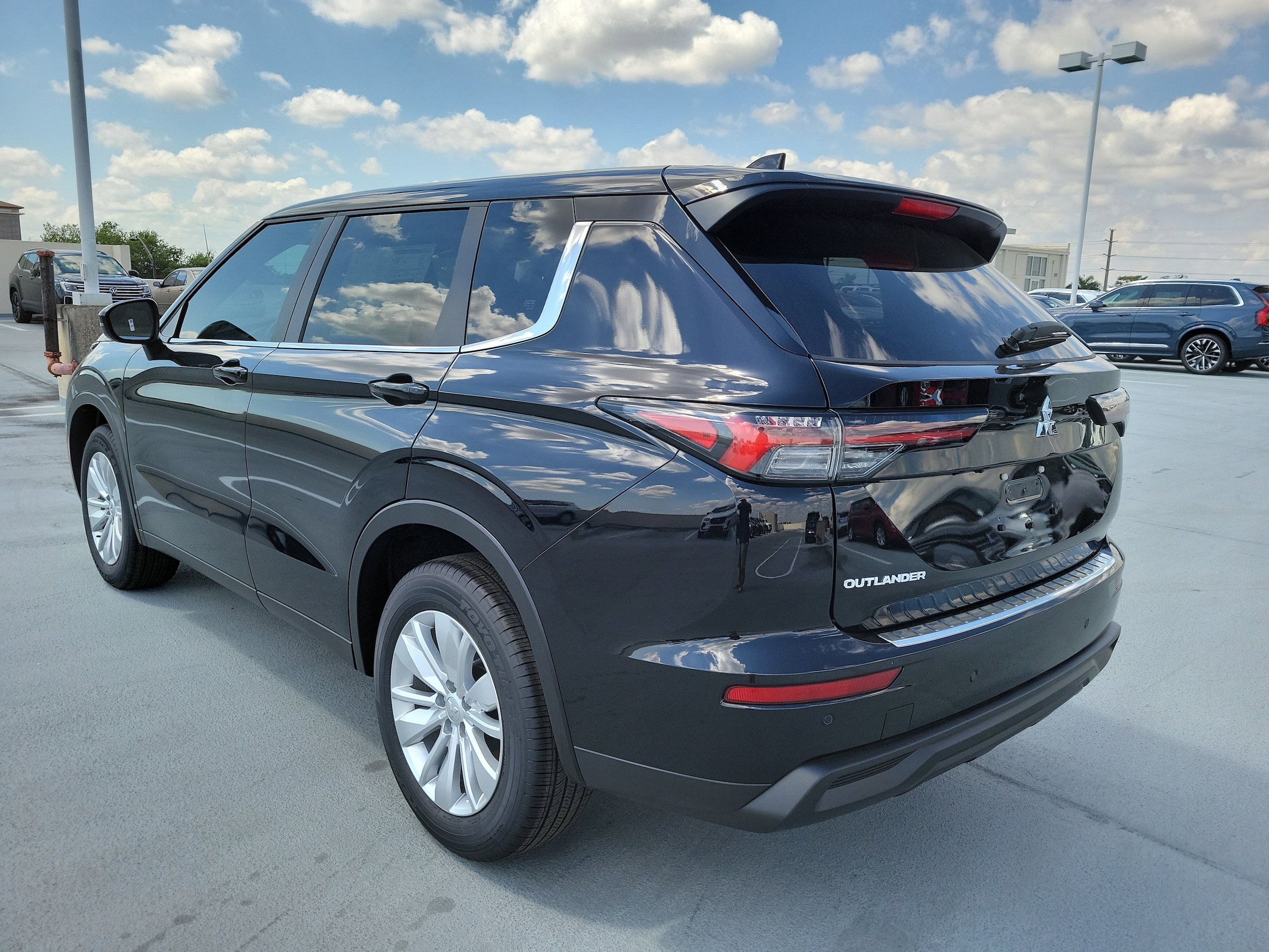 2026 Mitsubishi Outlander ES - Photo 6