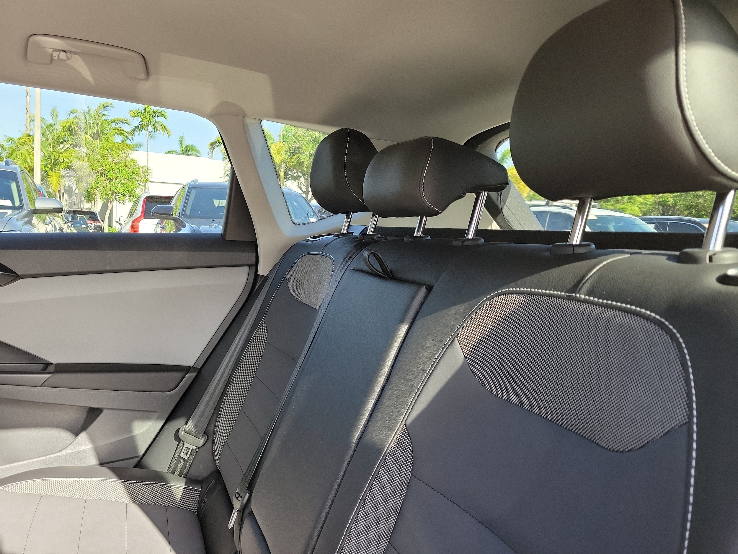2023 Volkswagen Taos SE - Photo 10