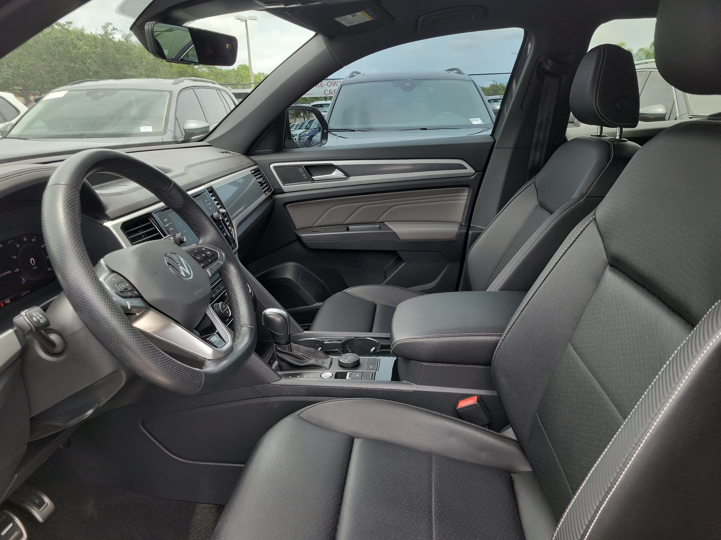 2023 Volkswagen Atlas Cross Sport SEL R-Line Black - Photo 16