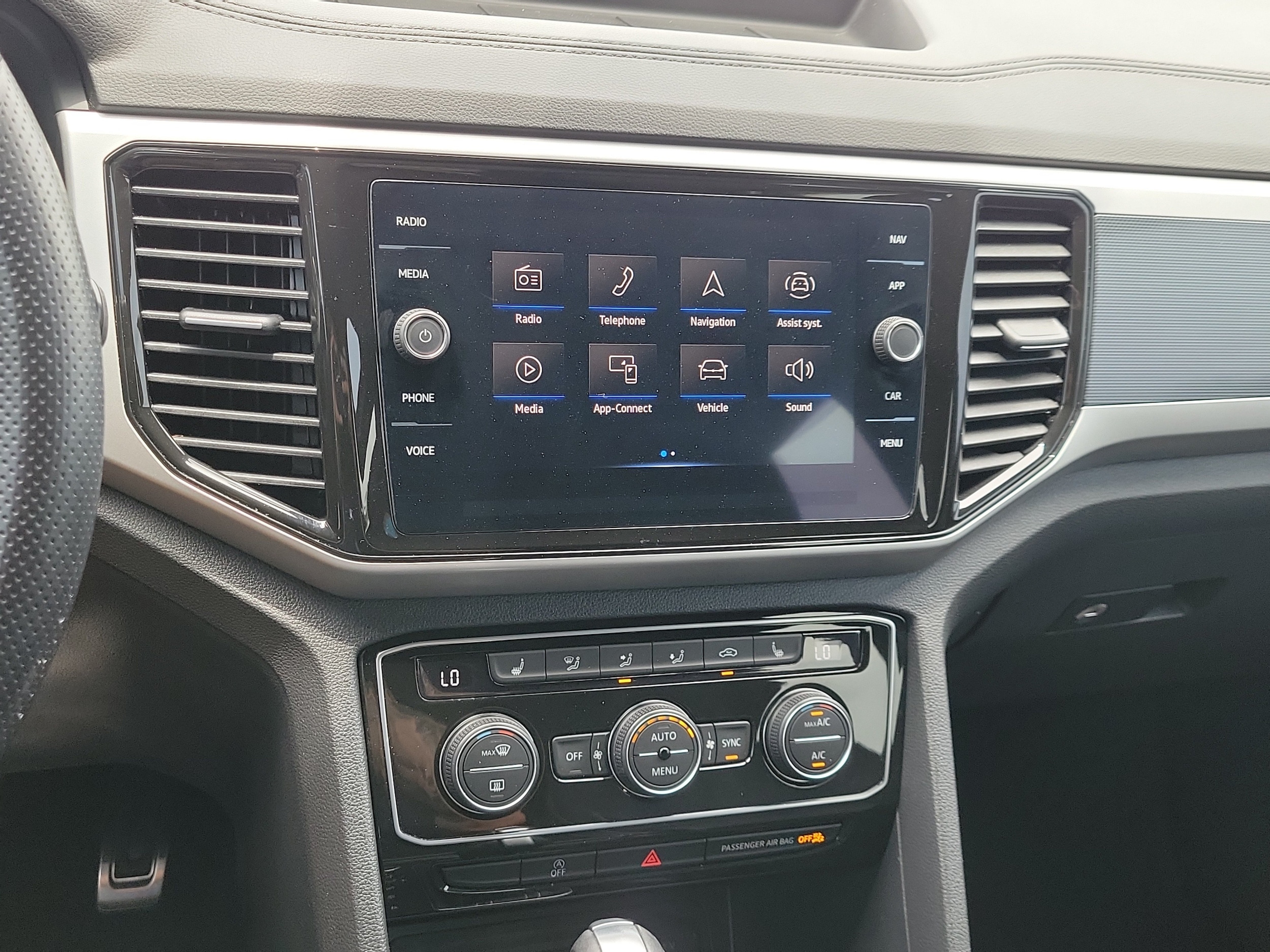 2023 Volkswagen Atlas Cross Sport SEL R-Line Black - Photo 26