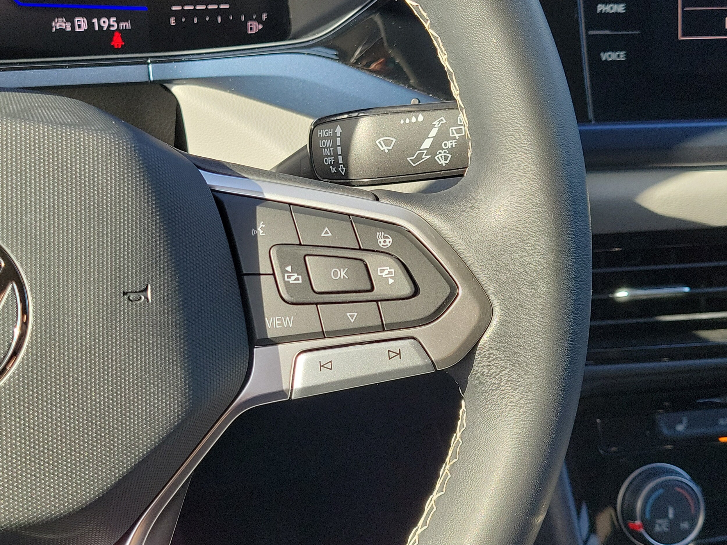 2023 Volkswagen Taos SE - Photo 19