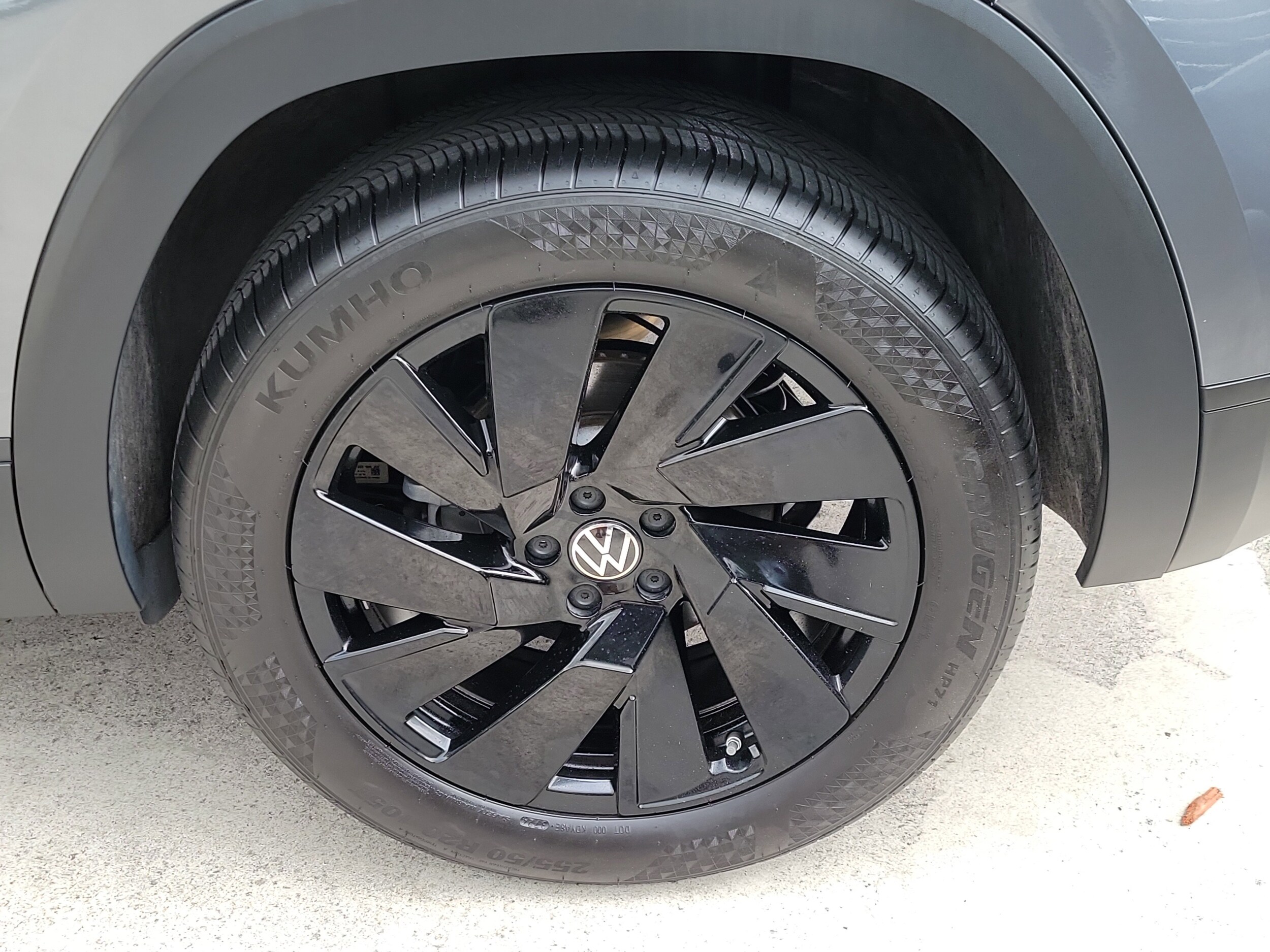 2025 Volkswagen Atlas Cross Sport SE w/Tech - Photo 6