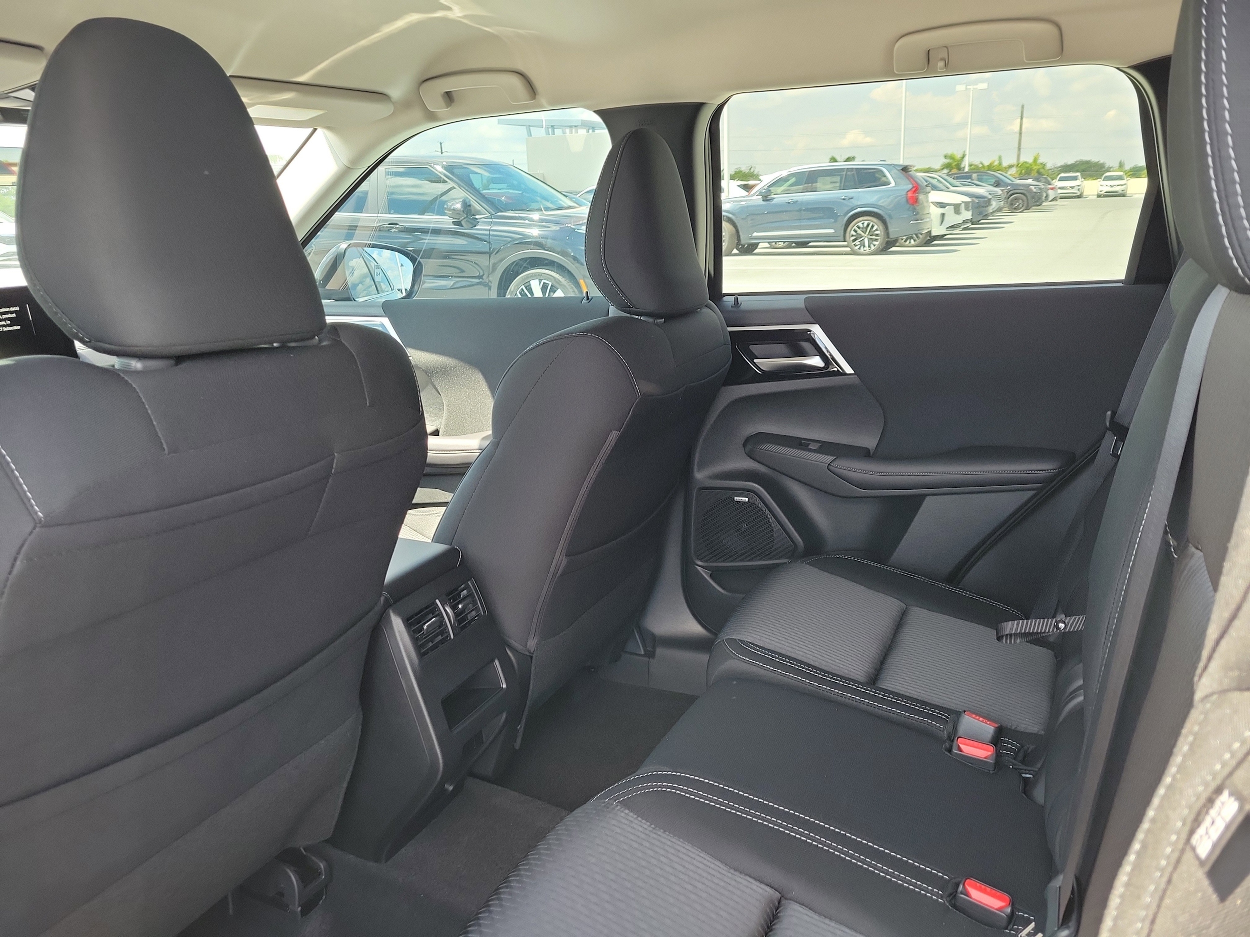 2026 Mitsubishi Outlander ES - Photo 9