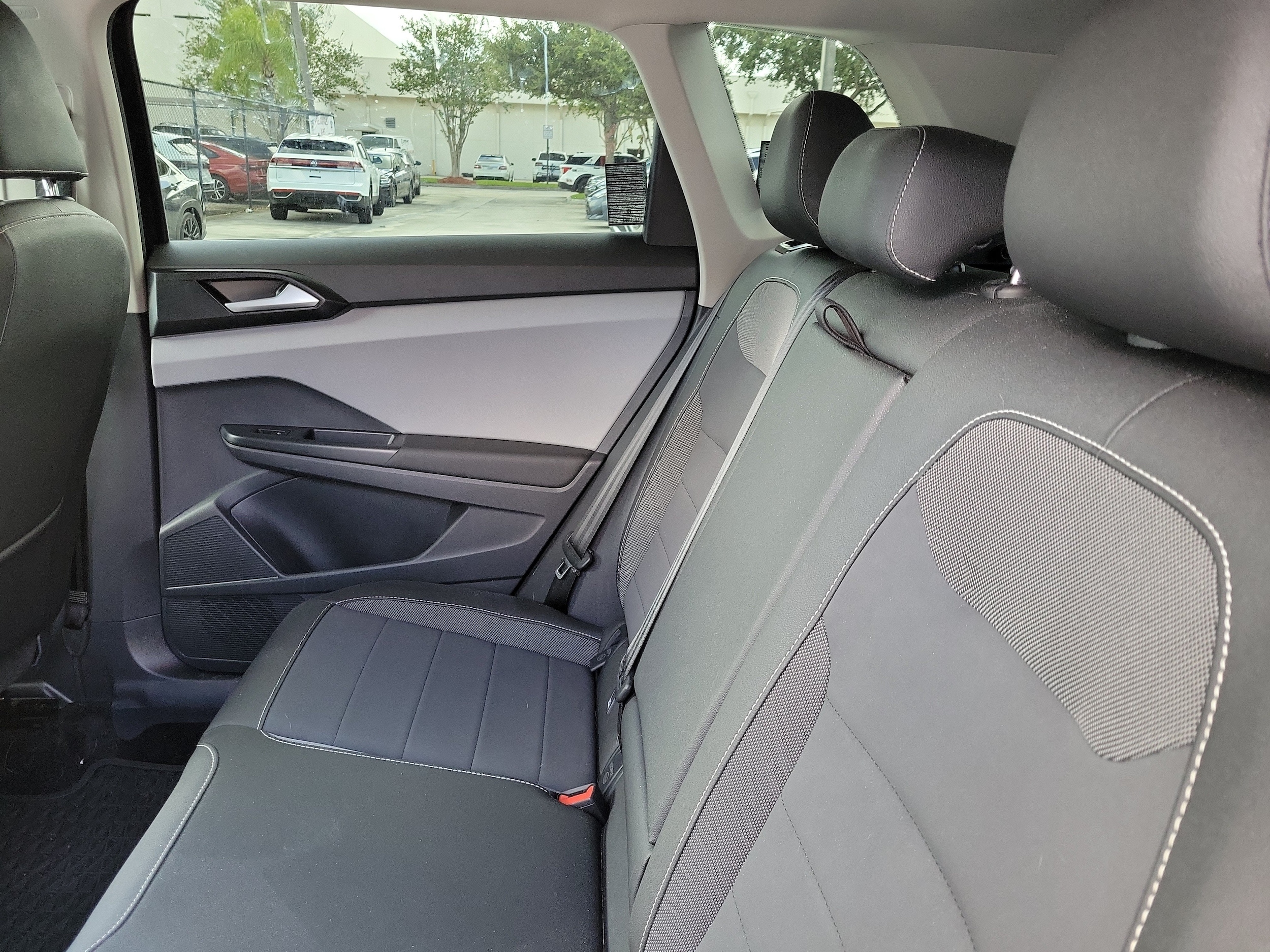2023 Volkswagen Taos SE - Photo 12