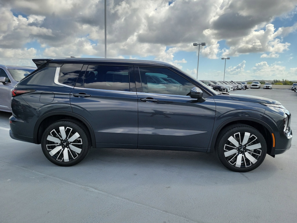New 2026 Mitsubishi Outlander SEL SUV