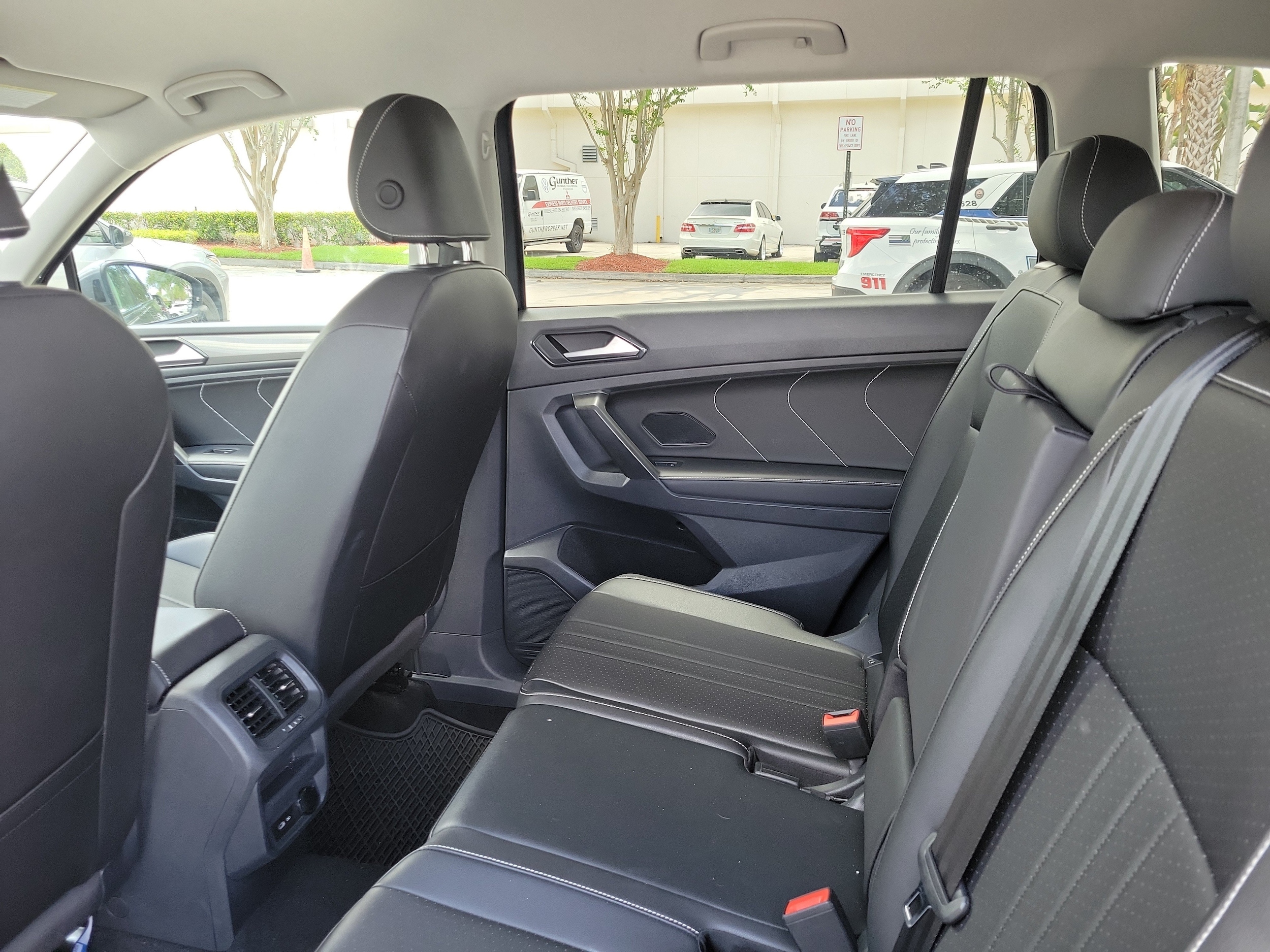 2023 Volkswagen Tiguan SE - Photo 12