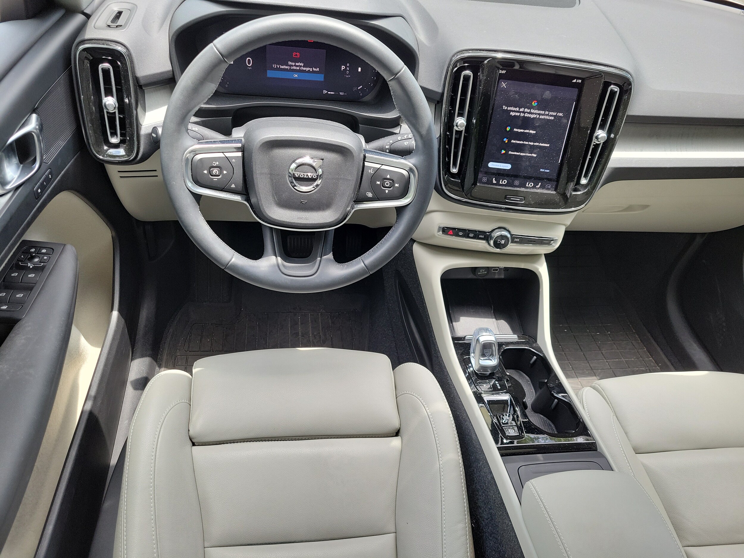 2024 Volvo XC40 Plus - Photo 11