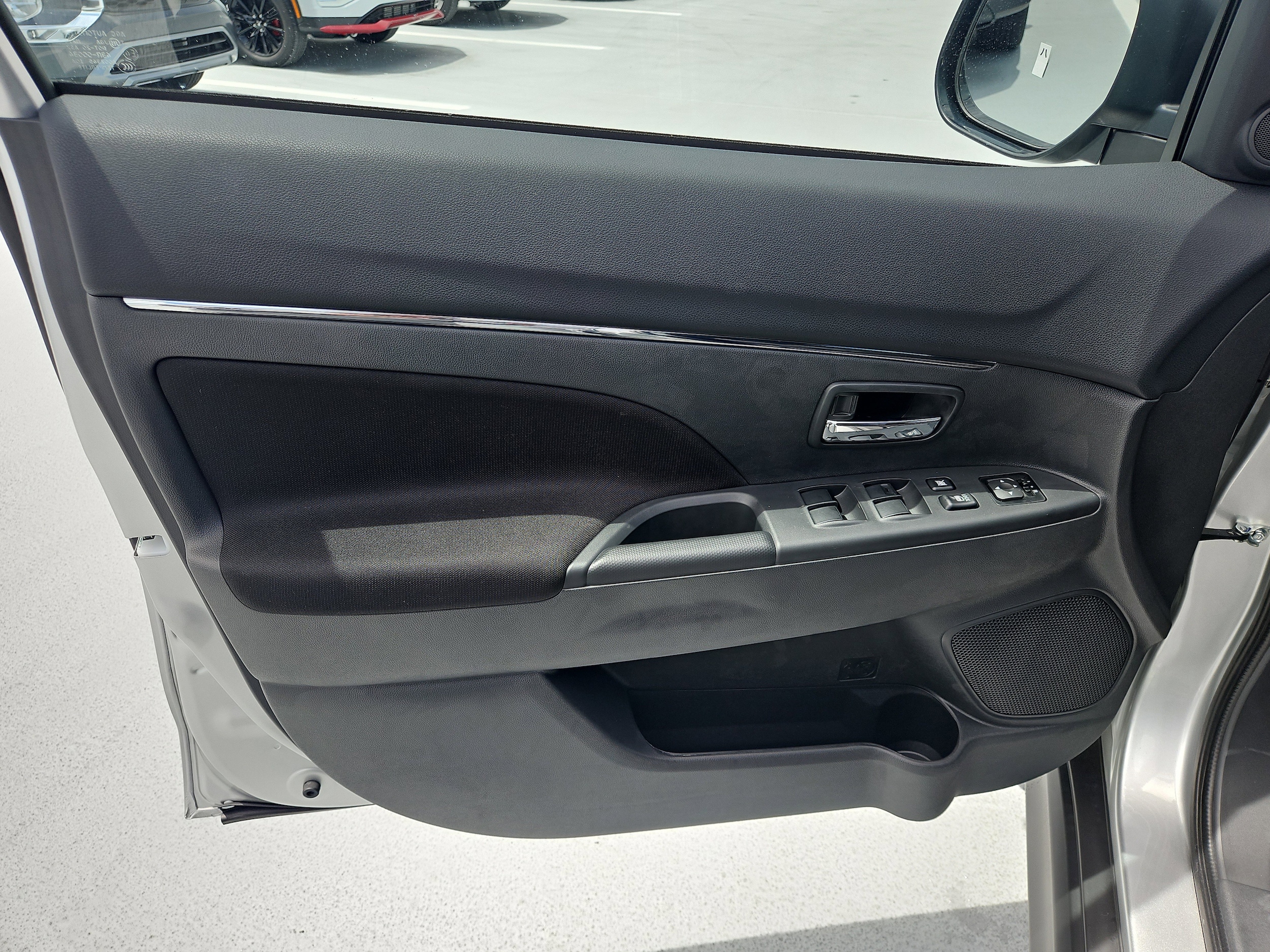 2025 Mitsubishi Outlander Sport ES - Photo 13