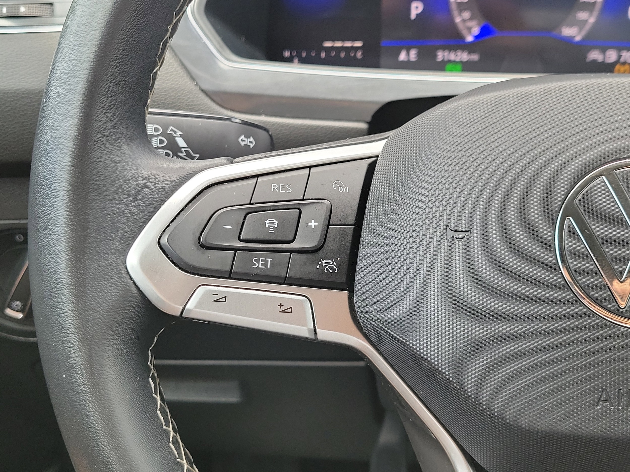2023 Volkswagen Tiguan SE - Photo 23