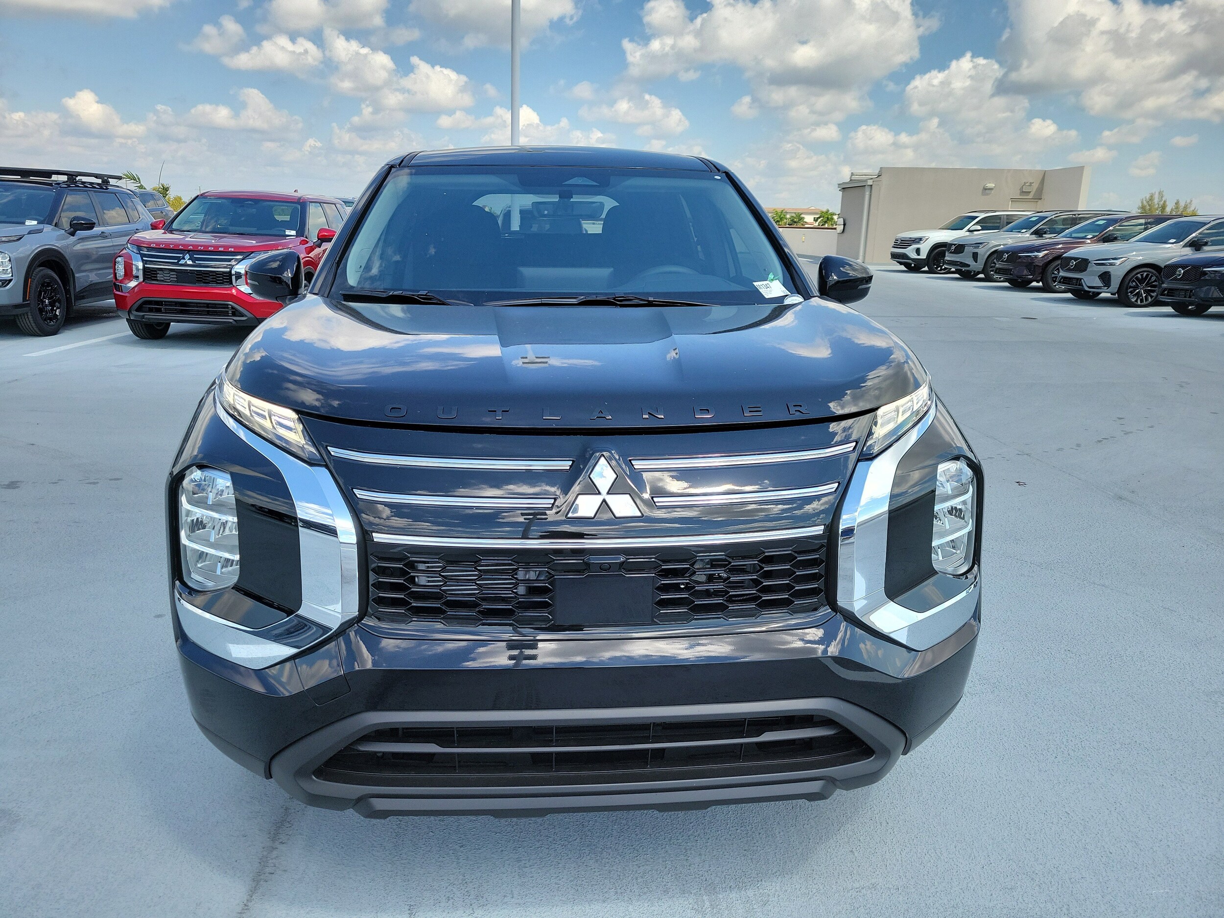 2026 Mitsubishi Outlander ES - Photo 2