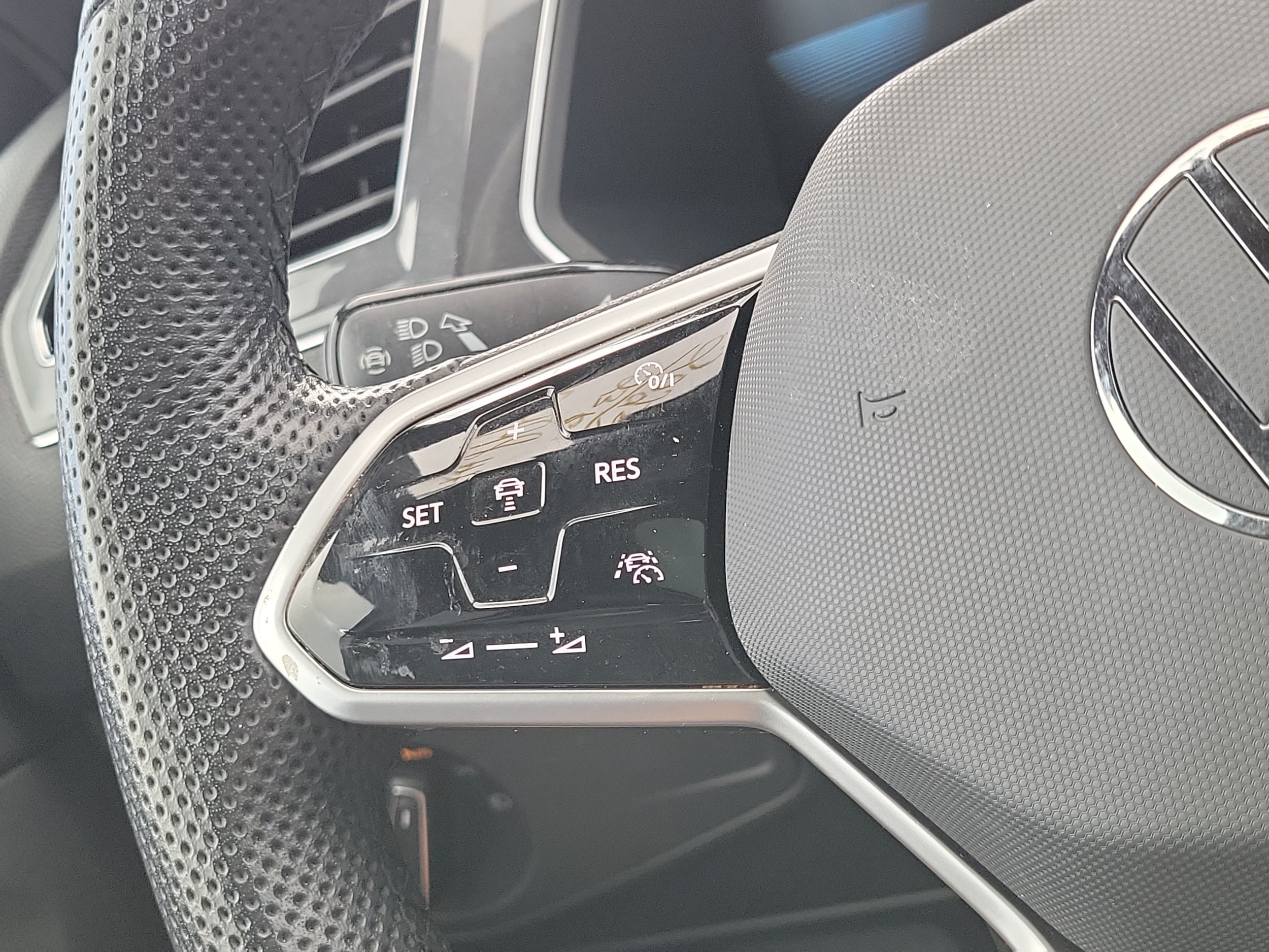 2023 Volkswagen Tiguan SE R-LINE BLACK - Photo 21