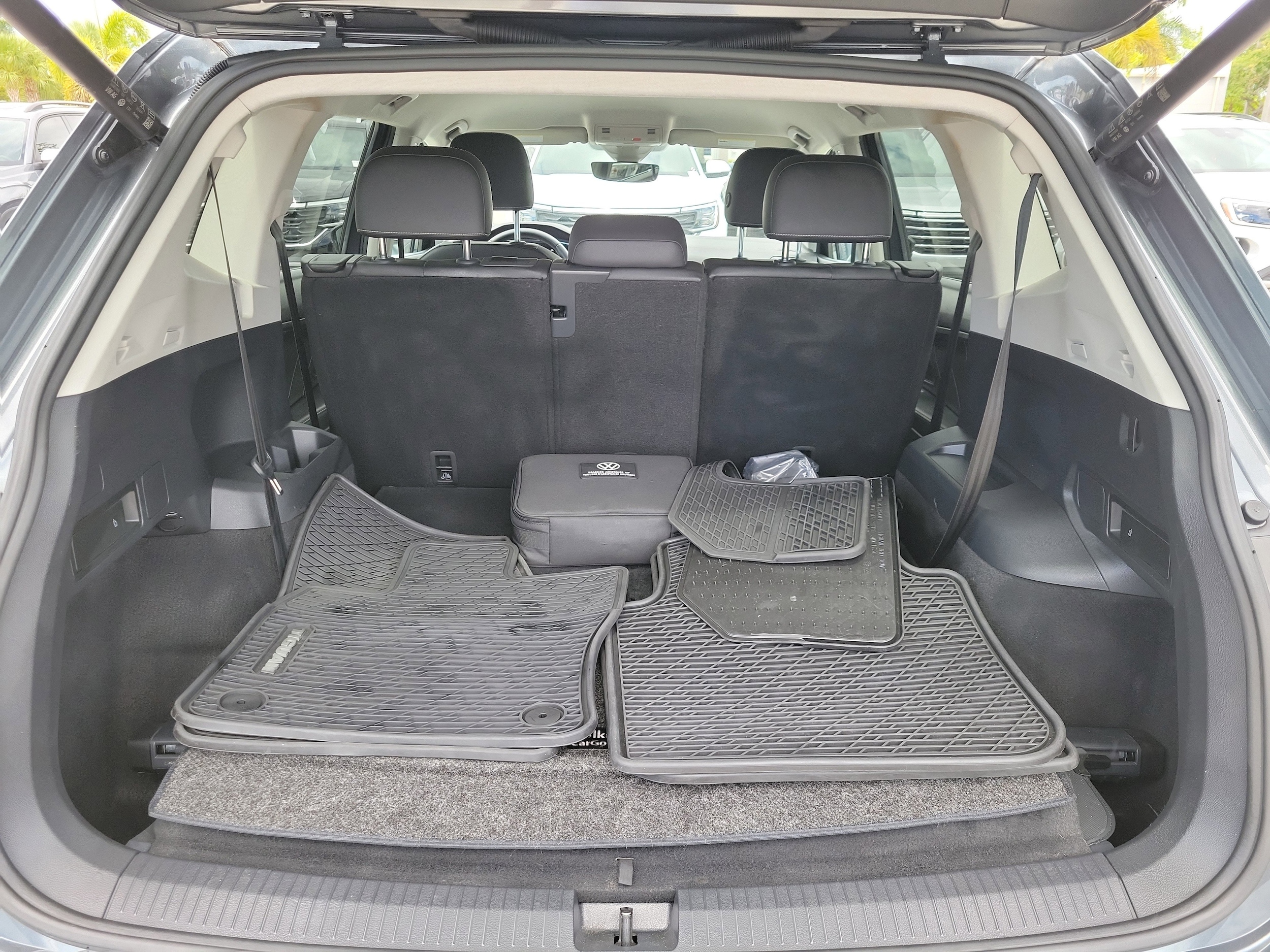 2023 Volkswagen Tiguan SE - Photo 10