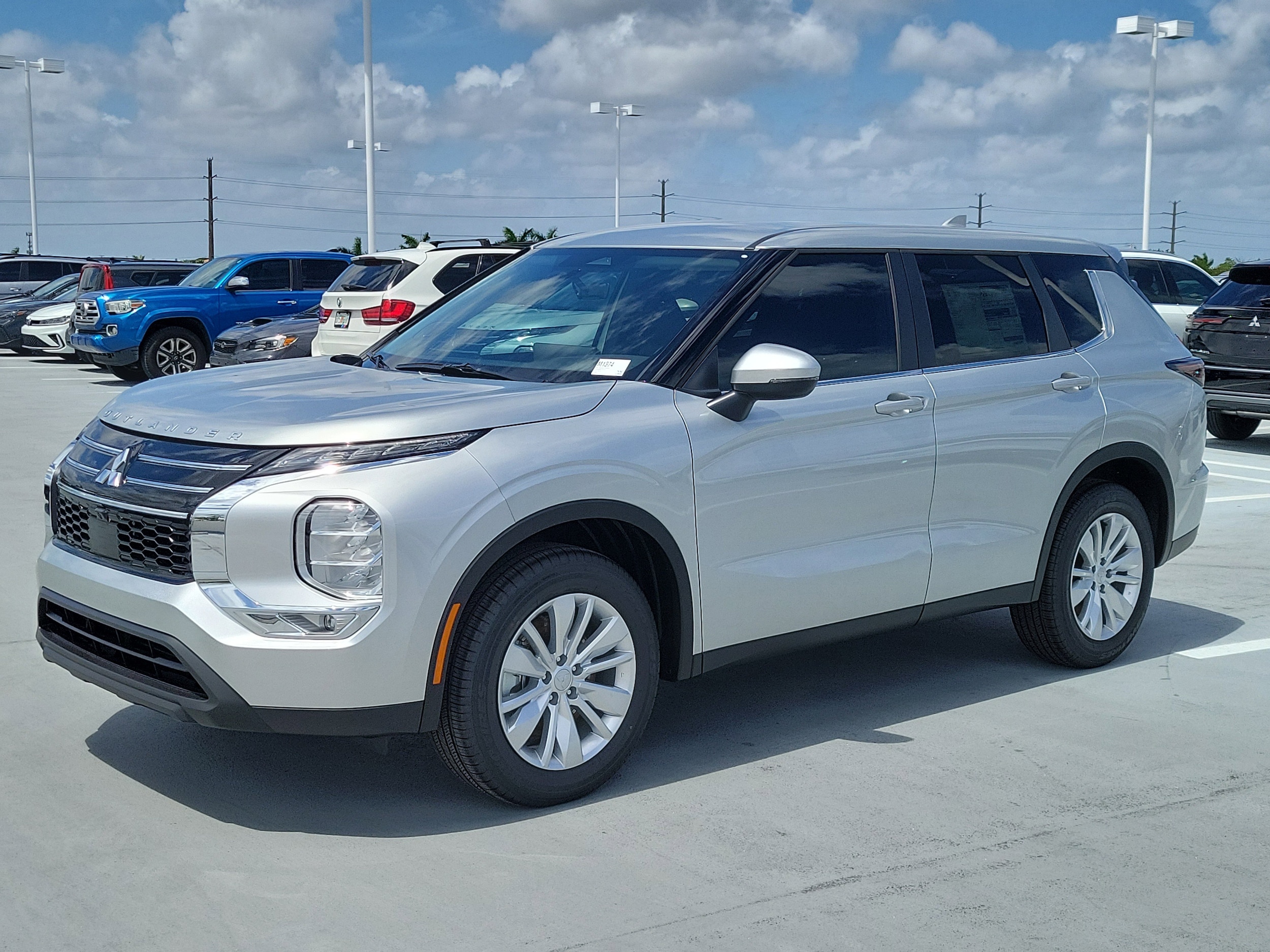 2026 Mitsubishi Outlander ES