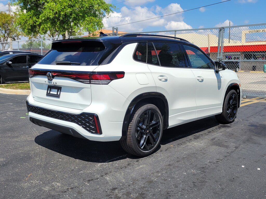 New 2026 Volkswagen Tiguan 2.0T SE R-Line Black SUV