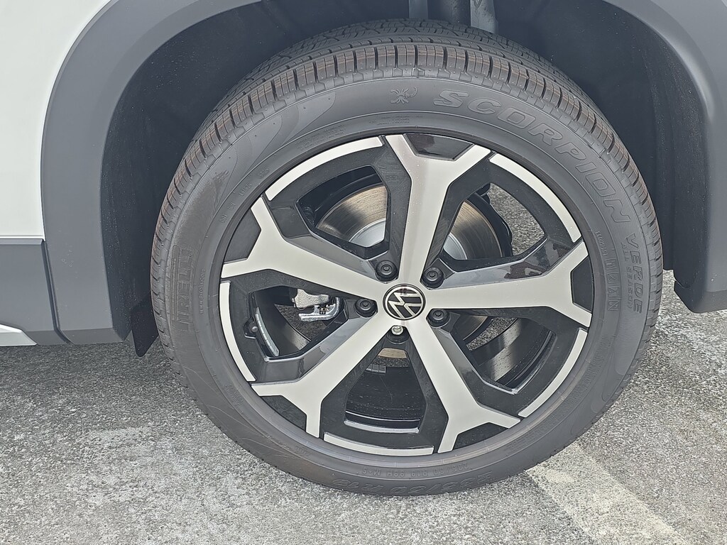 New 2026 Volkswagen Tiguan 2.0T SE SUV