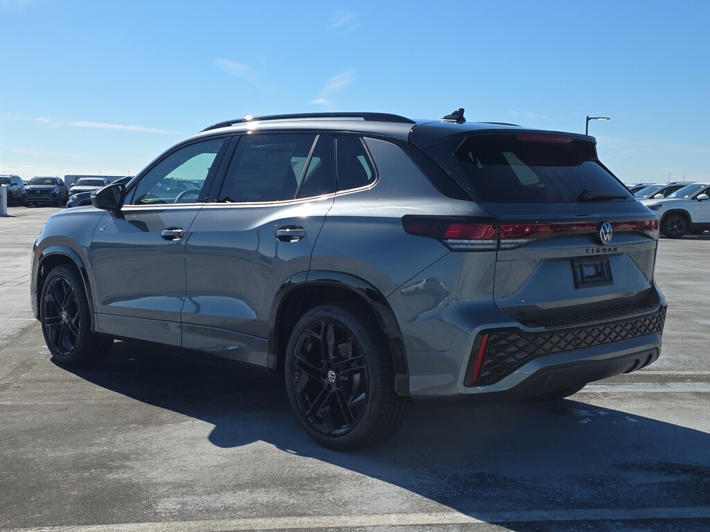 New 2026 Volkswagen Tiguan 2.0T SE R-Line Black SUV