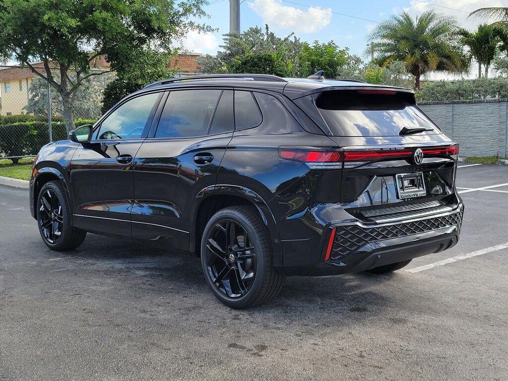 New 2026 Volkswagen Tiguan SE R-Line Black SUV