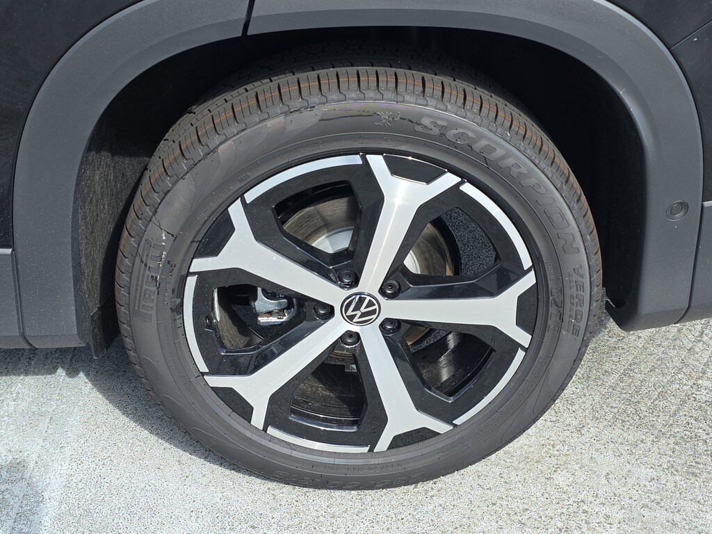 New 2025 Volkswagen Tiguan 2.0T SE SUV