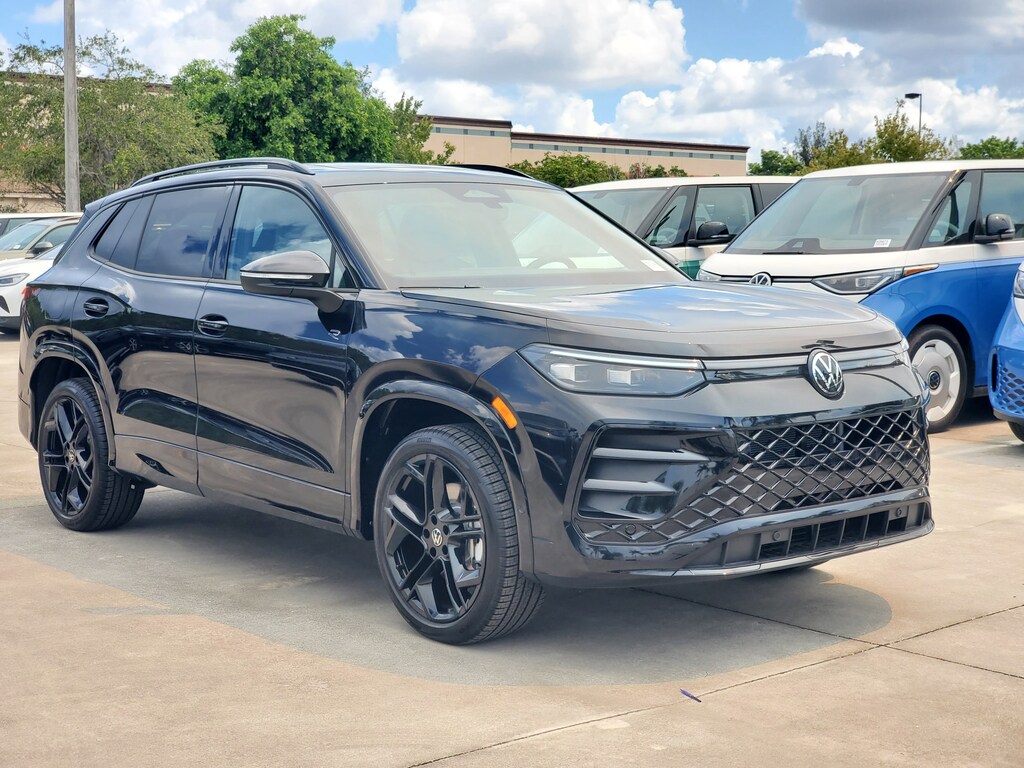 New 2025 Volkswagen Tiguan 2.0T SE R-Line Black SUV