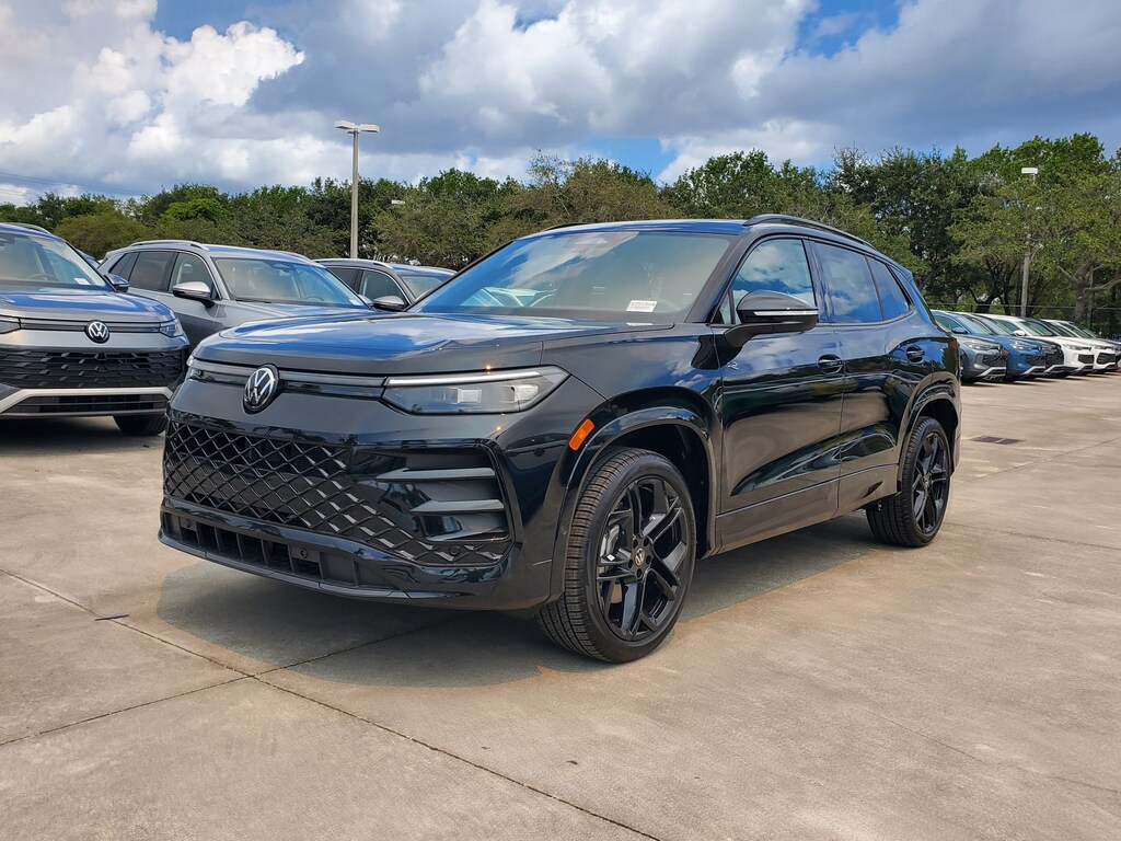 New 2025 Volkswagen Tiguan 2.0T SE R-Line Black SUV