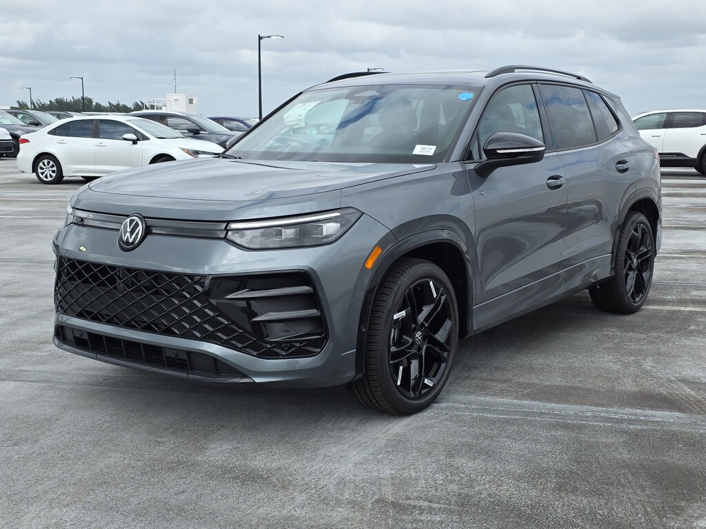 New 2026 Volkswagen Tiguan 2.0T SE R-Line Black SUV