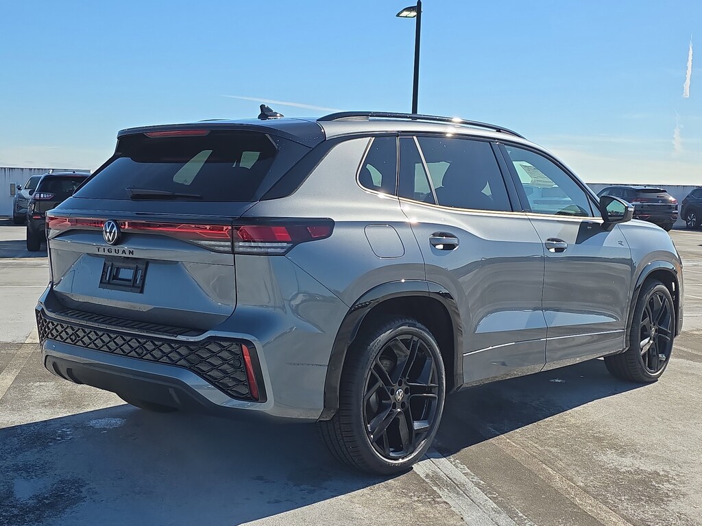 New 2026 Volkswagen Tiguan 2.0T SE R-Line Black SUV